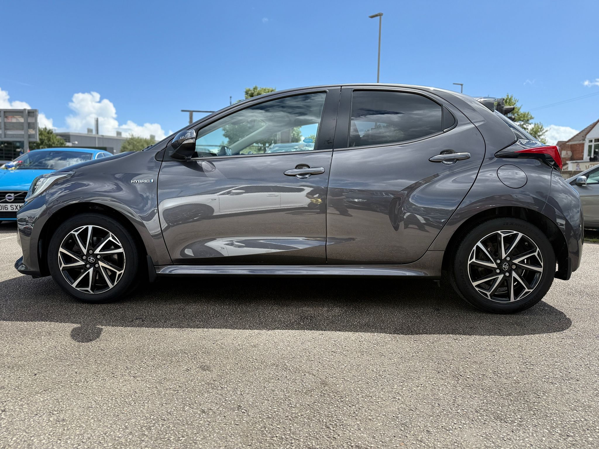 TOYOTA YARIS 1.5 VVT-h DESIGN 2012