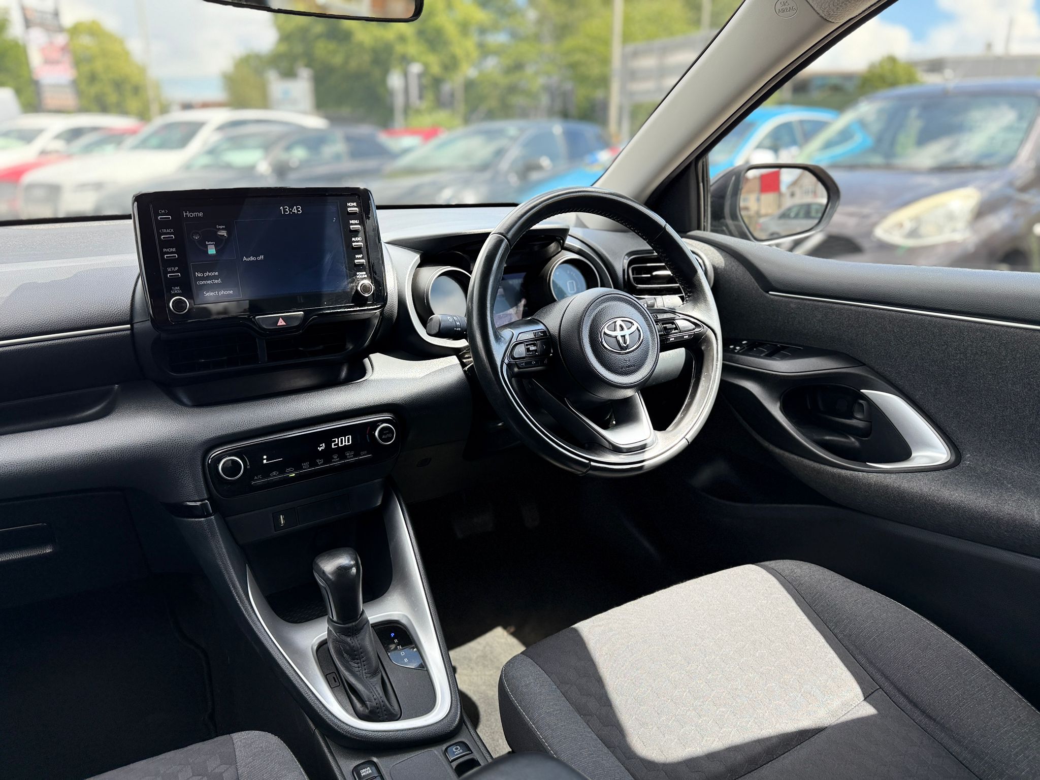 TOYOTA YARIS 1.5 VVT-h DESIGN 2012
