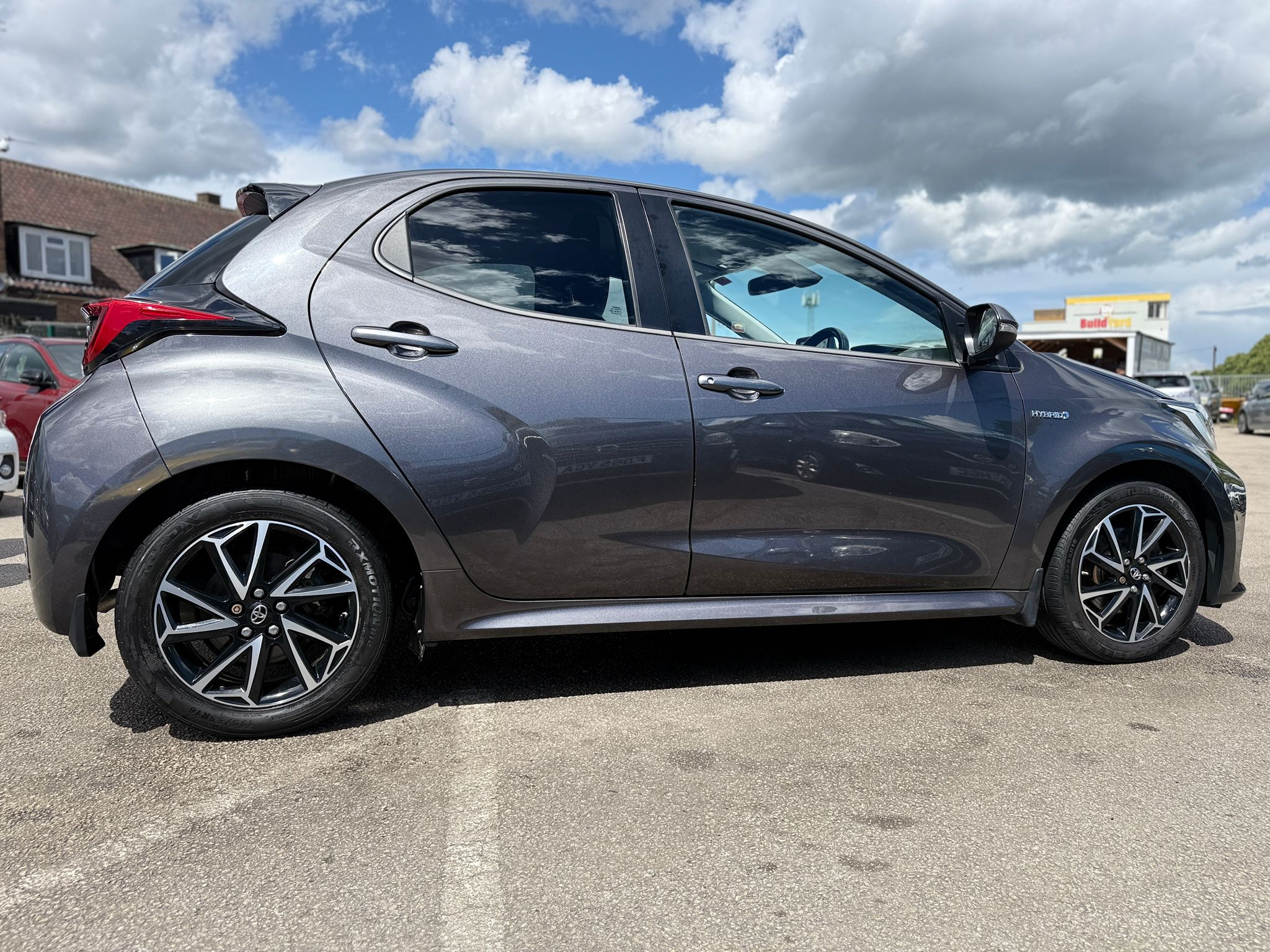 TOYOTA YARIS 1.5 VVT-h DESIGN 2012
