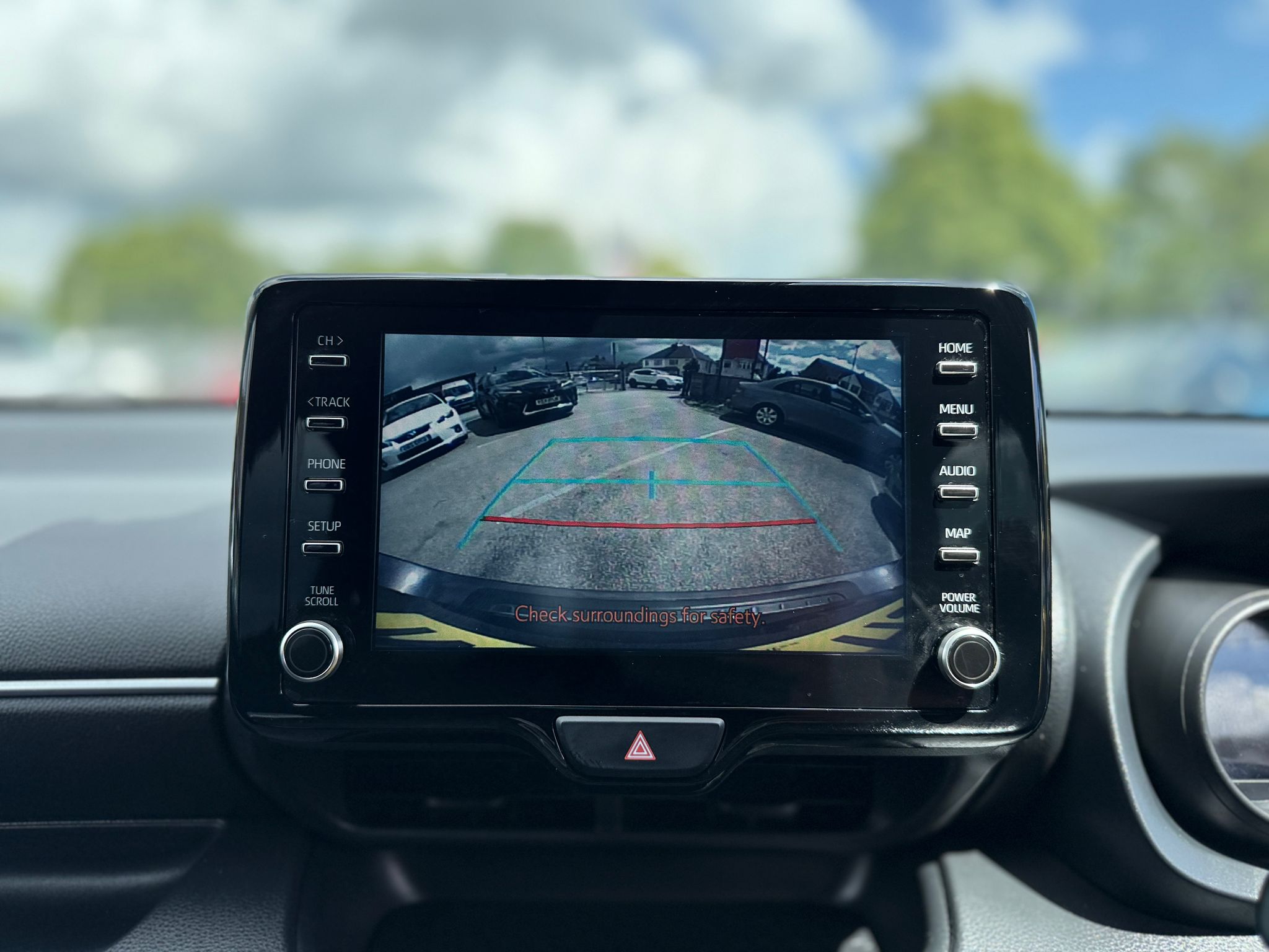 TOYOTA YARIS 1.5 VVT-h DESIGN 2012
