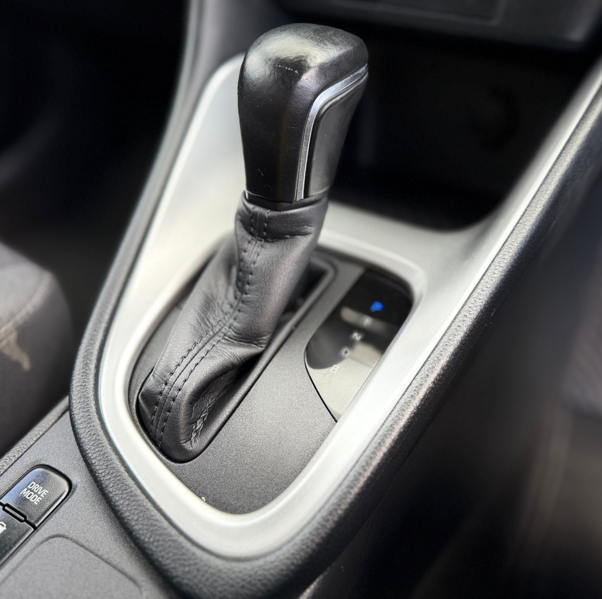 TOYOTA YARIS 1.5 VVT-h DESIGN 2012