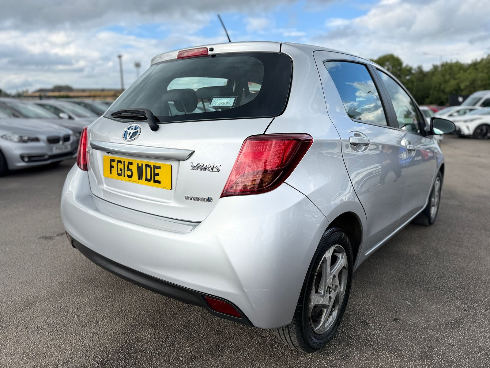 Toyota Yaris 1.5 VVT-h Icon 2015