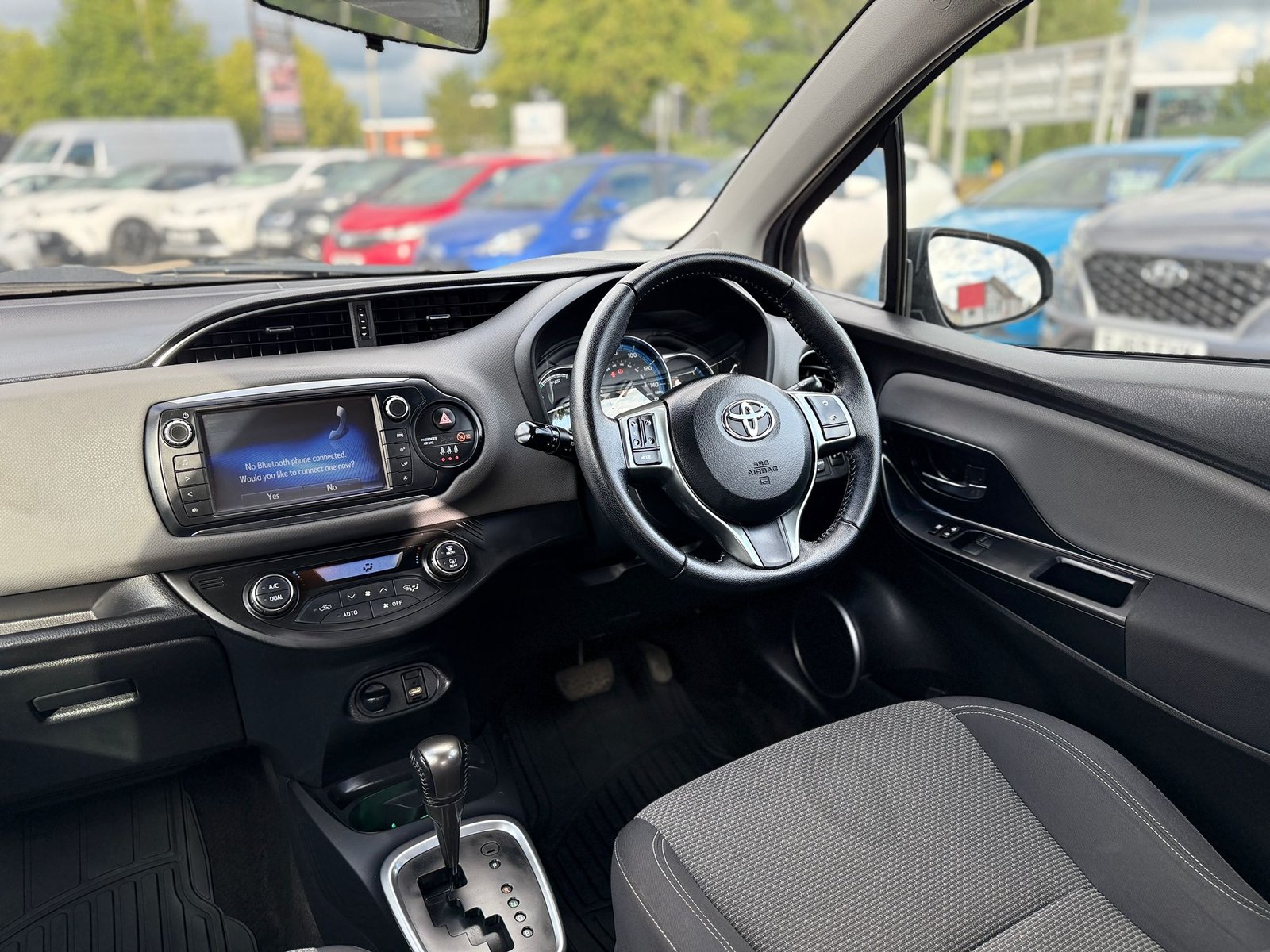 Toyota Yaris 1.5 VVT-h Icon 2015