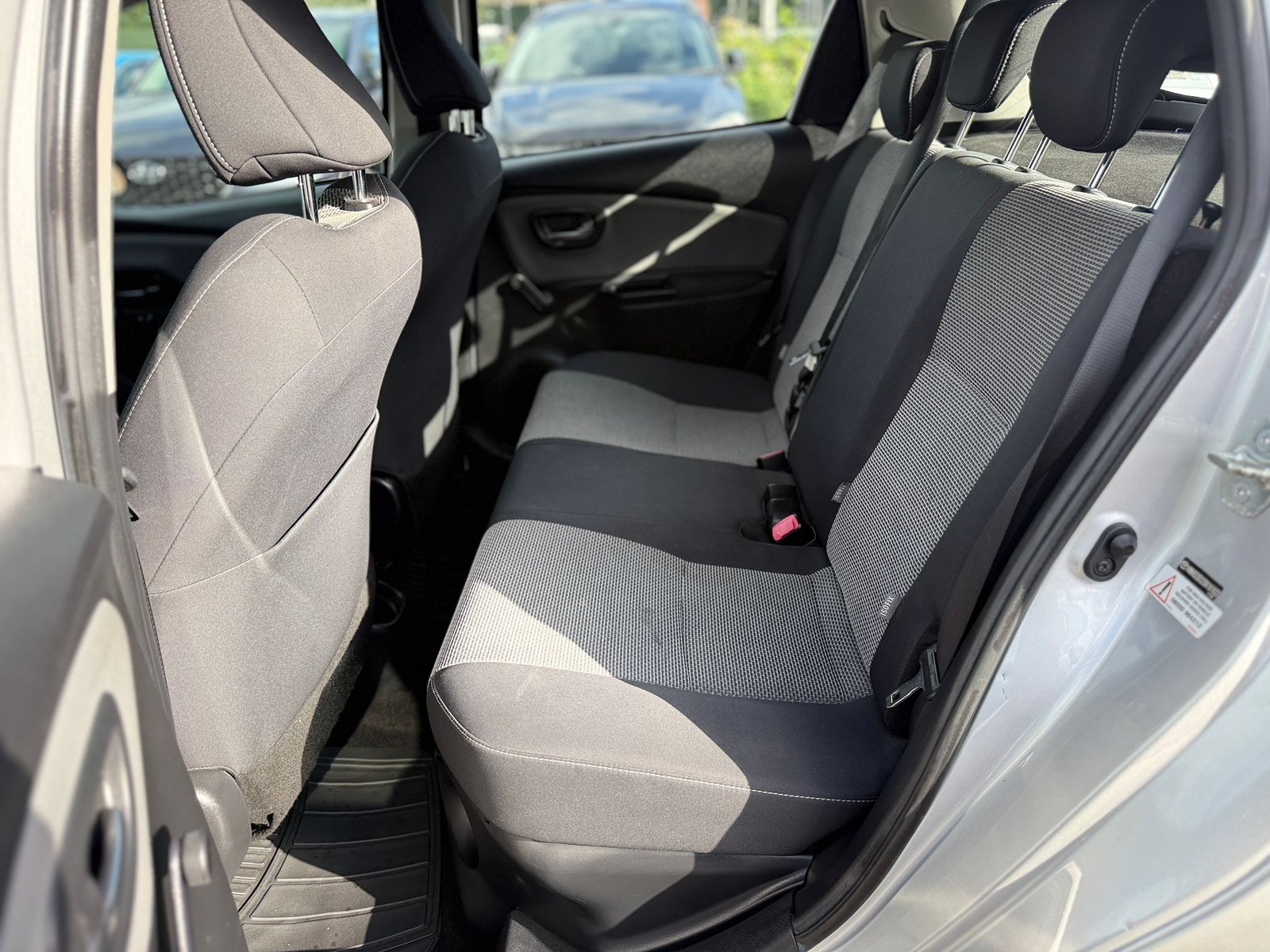 Toyota Yaris 1.5 VVT-h Icon 2015
