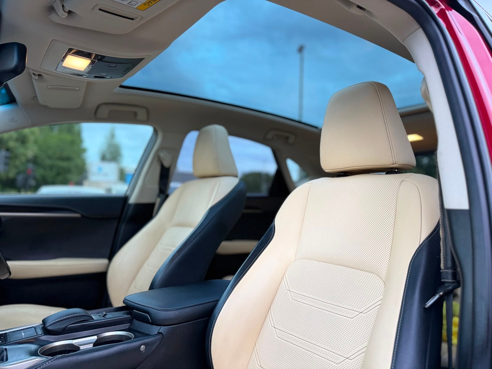 Lexus NX 300h 2.5 Premier E-CVT 4WD 2016