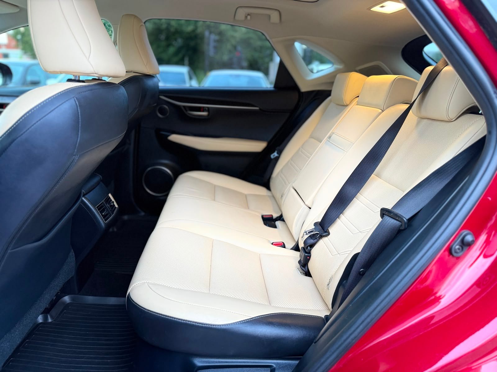 Lexus NX 300h 2.5 Premier E-CVT 4WD 2016