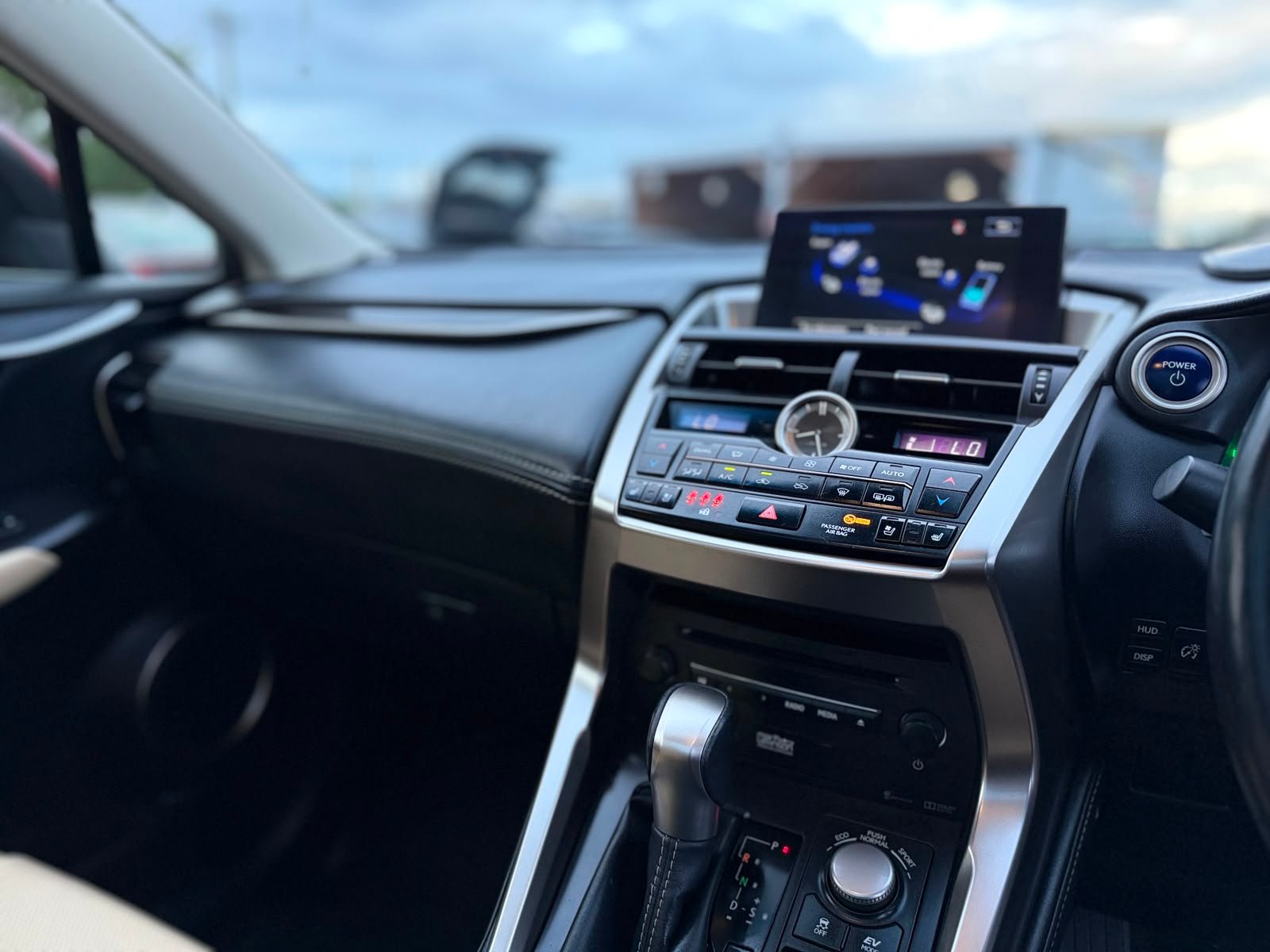 Lexus NX 300h 2.5 Premier E-CVT 4WD 2016