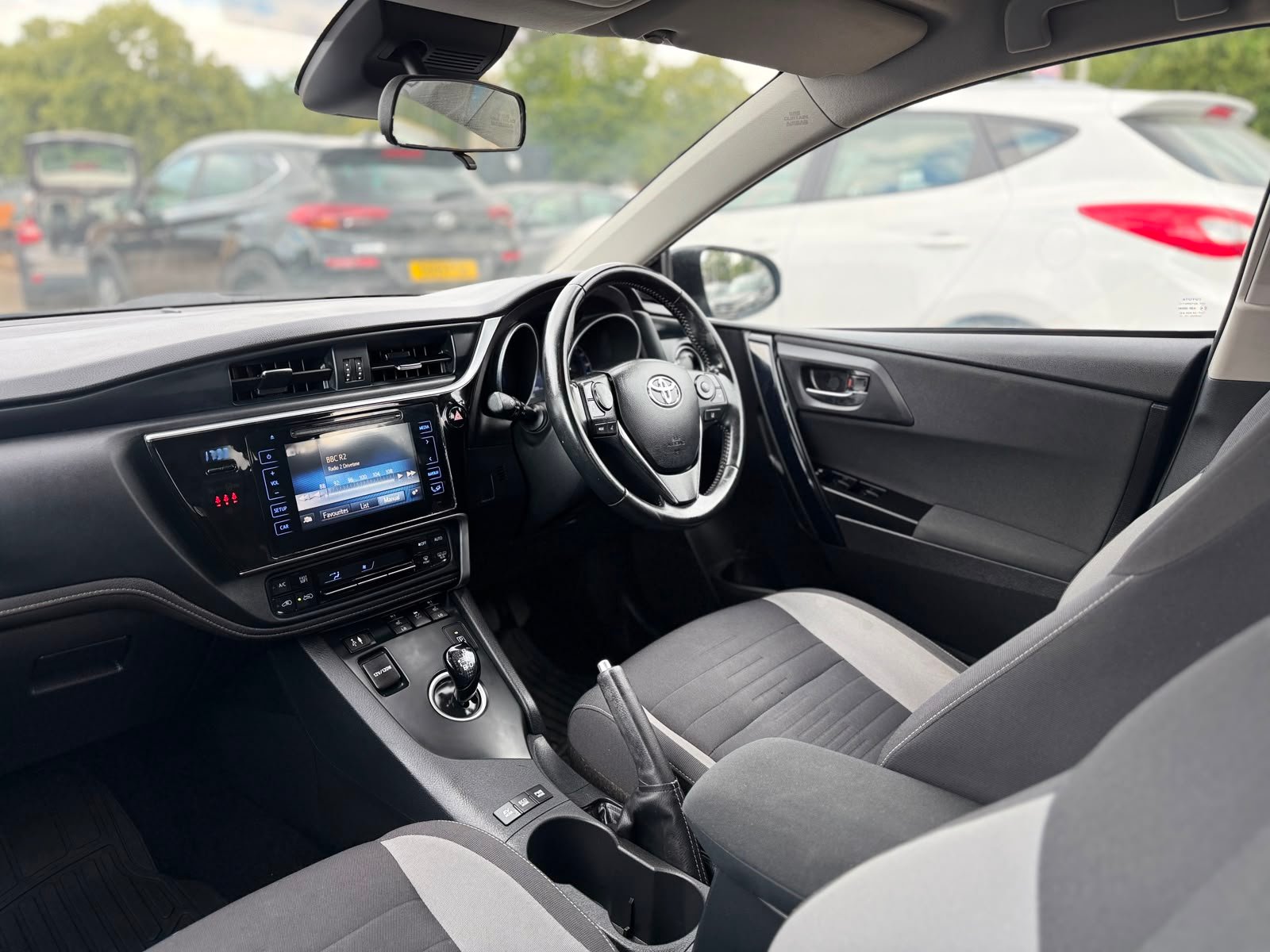 Toyota Auris Business Edition-2017