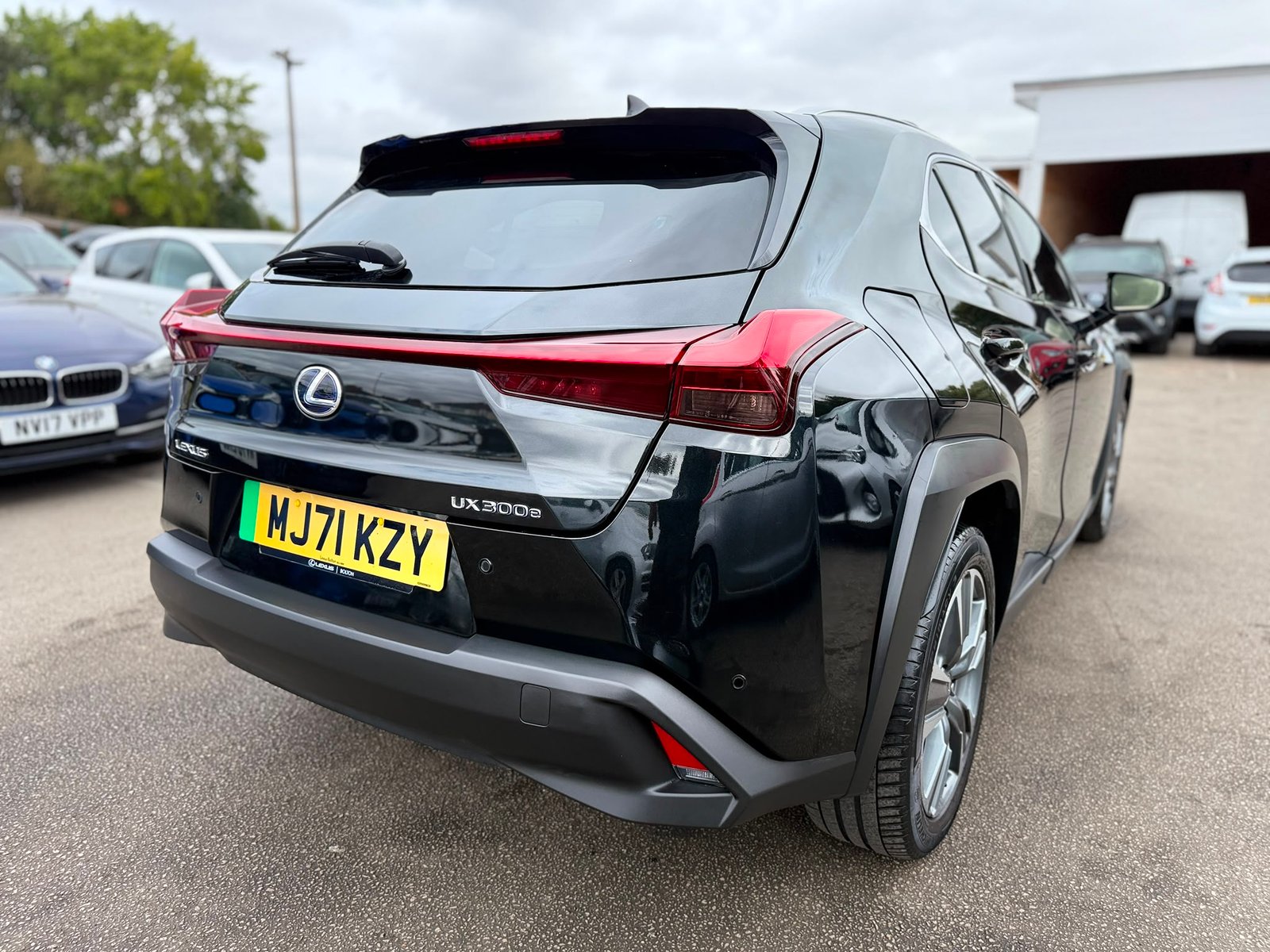Lexus UX 300E 2021