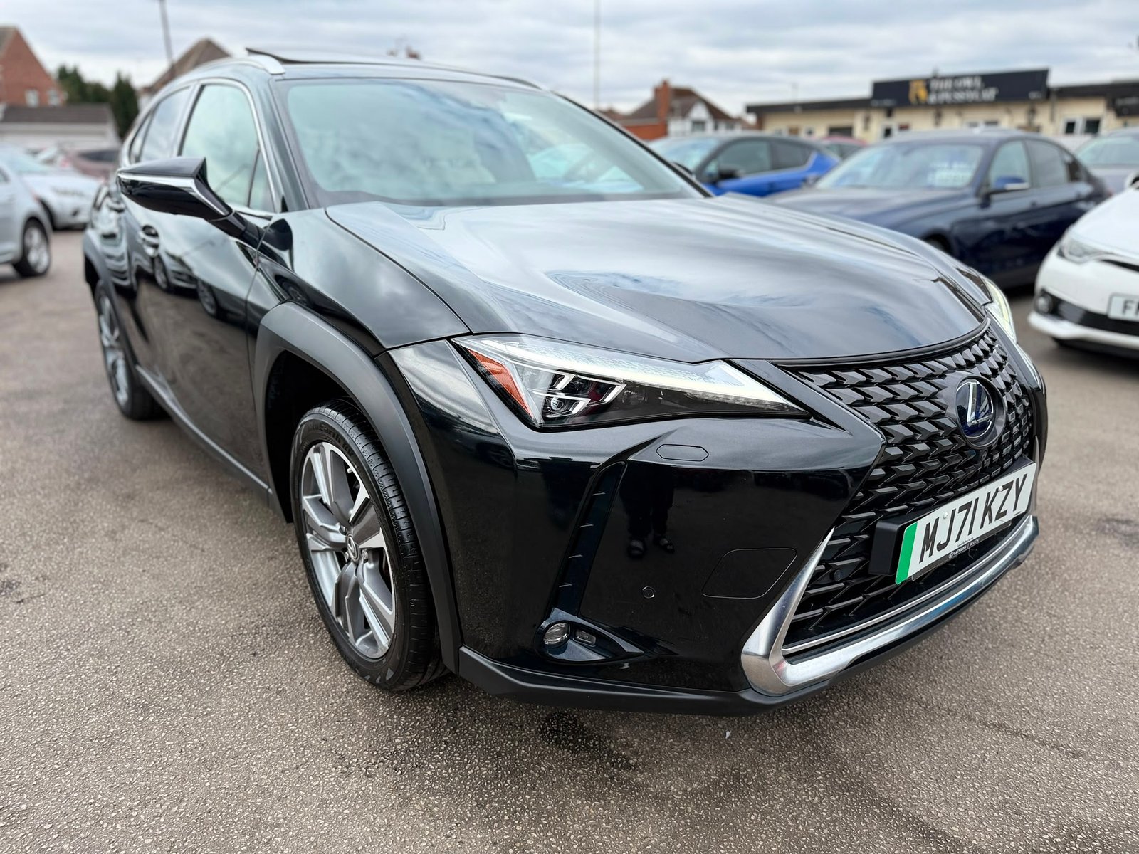 Lexus UX 300E 2021