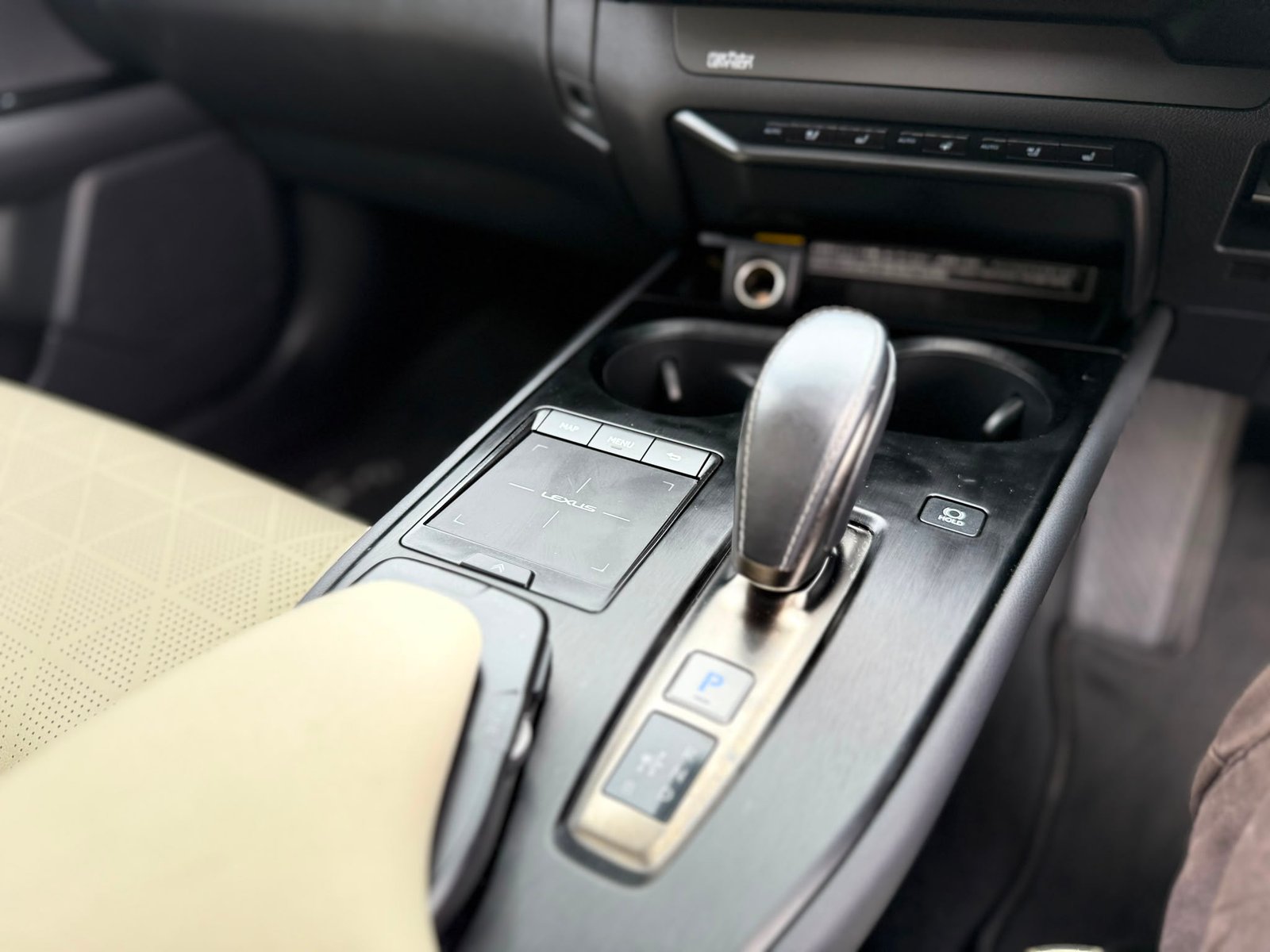 Lexus UX 300E 2021