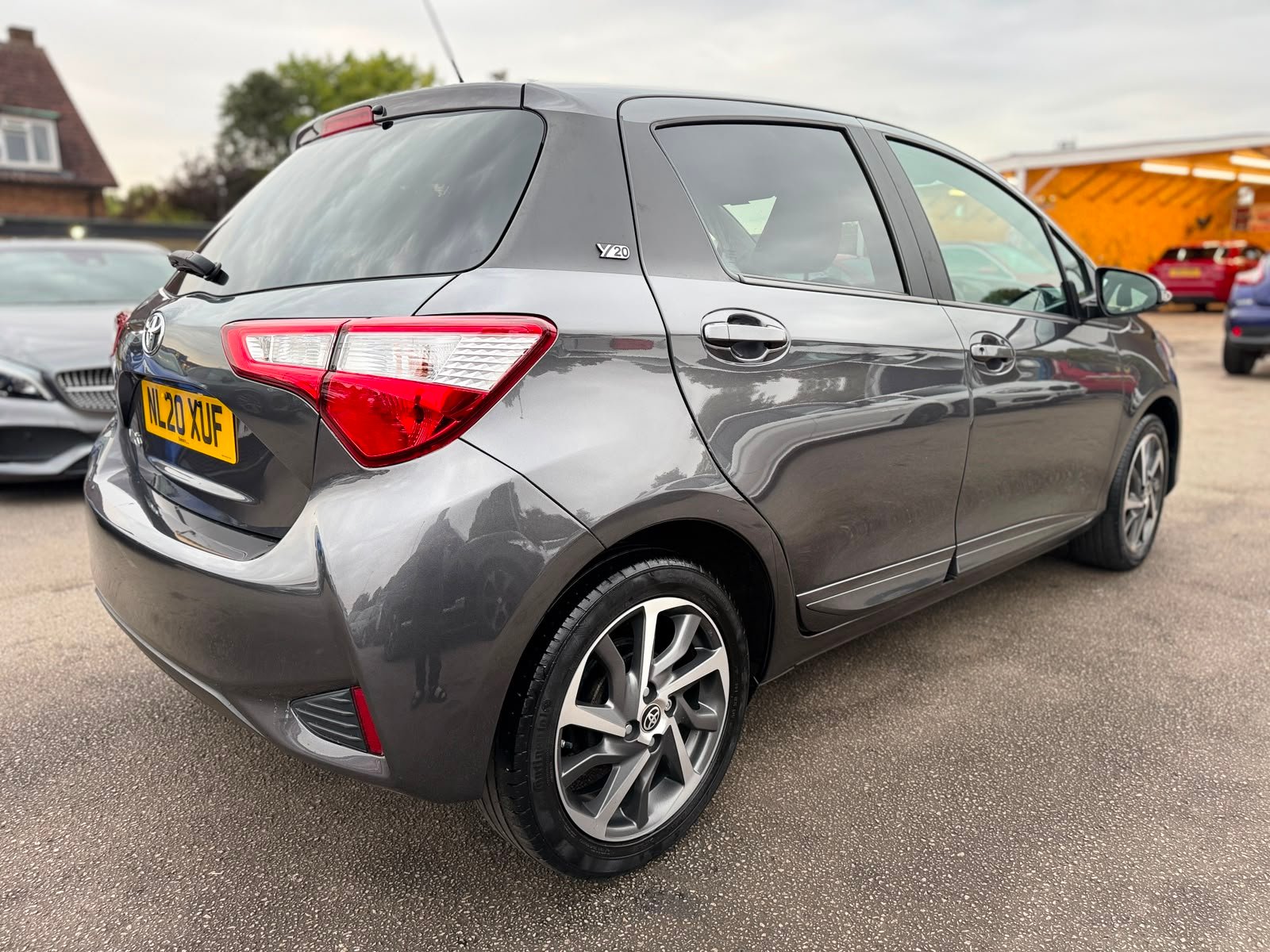 Toyota Yaris Y20 Bi-tone 2020
