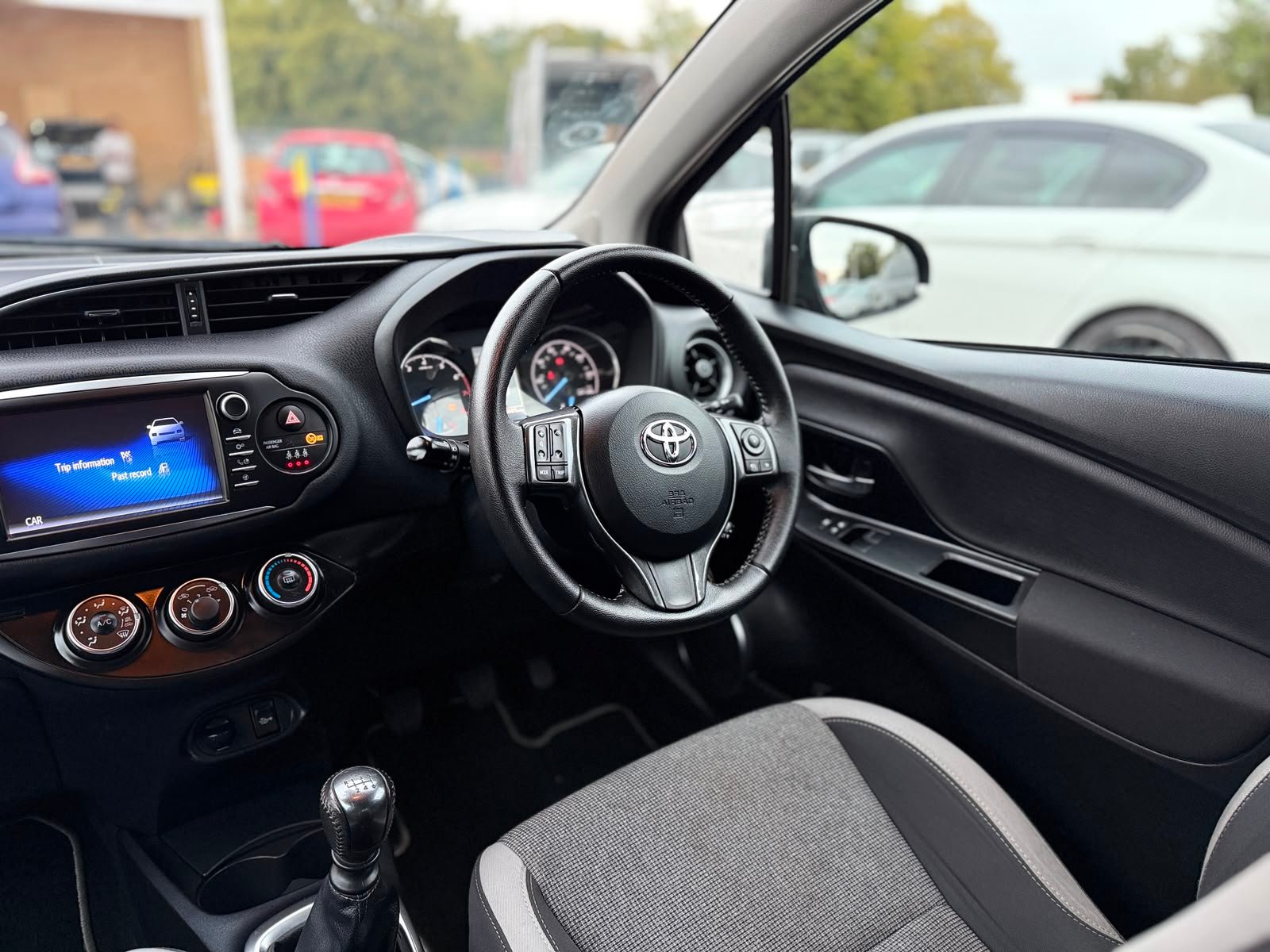 Toyota Yaris Y20 Bi-tone 2020