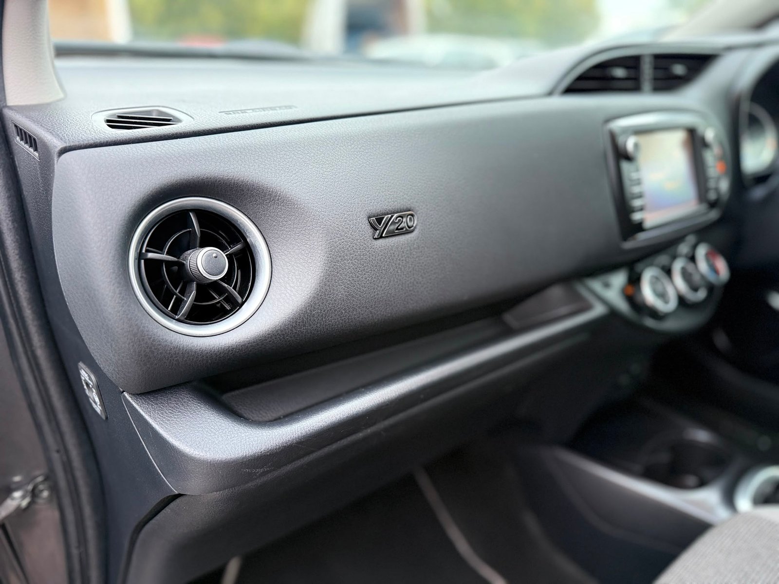 Toyota Yaris Y20 Bi-tone 2020
