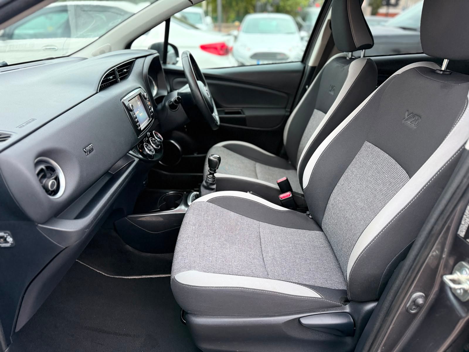 Toyota Yaris Y20 Bi-tone 2020