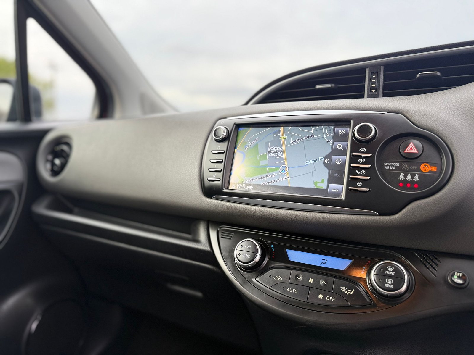 Toyota Yaris Icon Tech-2017