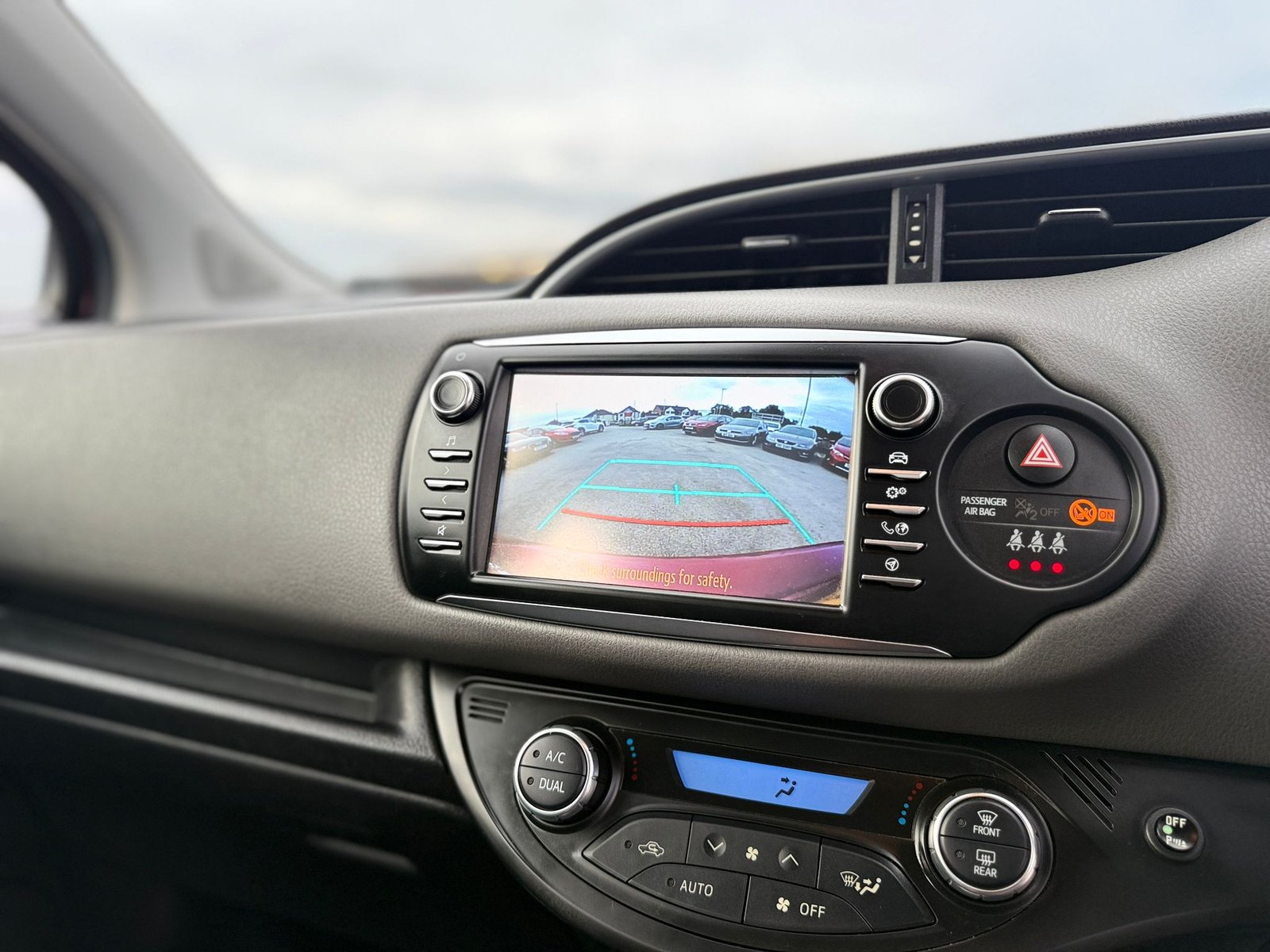Toyota Yaris Icon Tech-2017