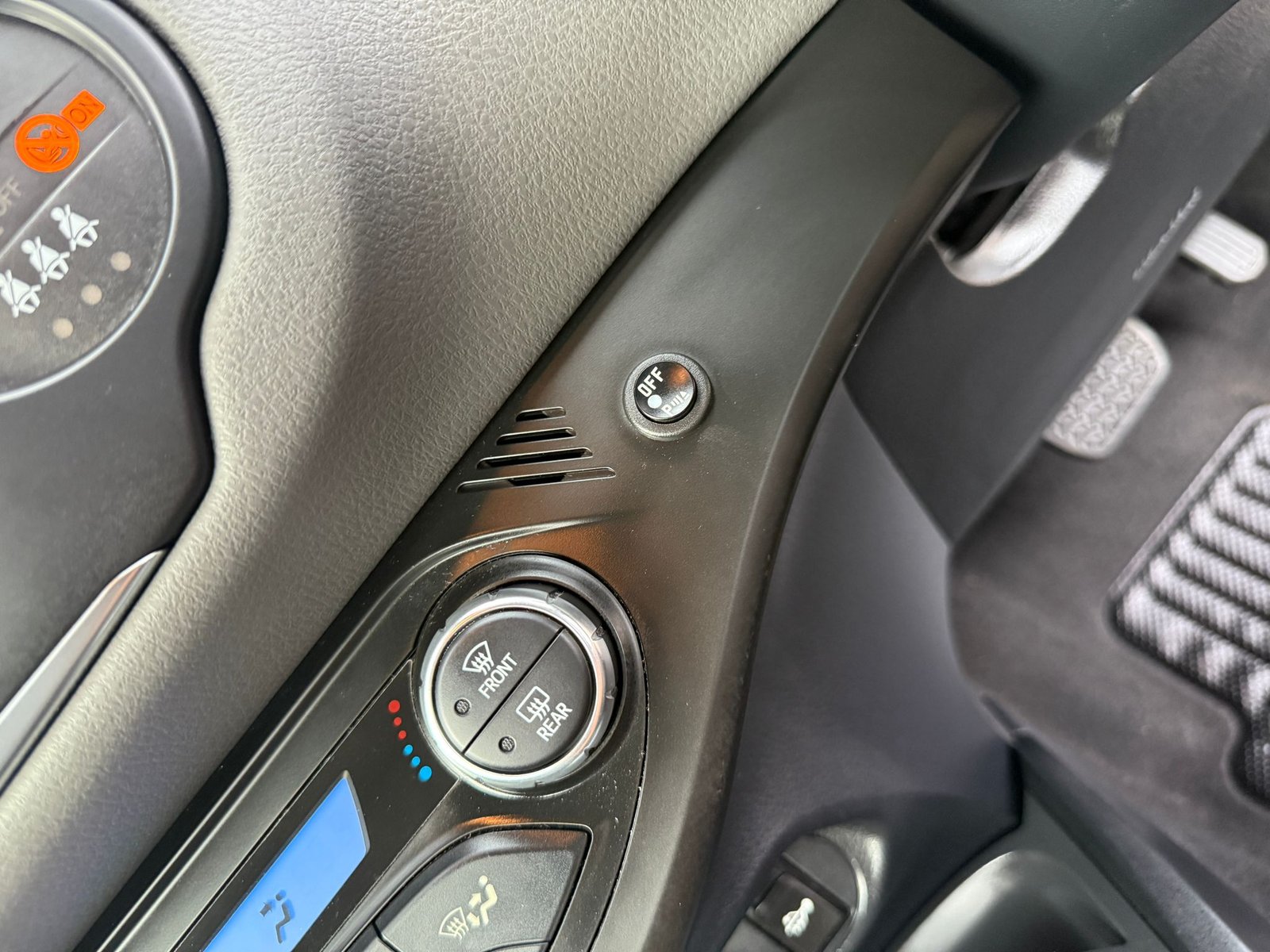 Toyota Yaris Icon Tech-2017