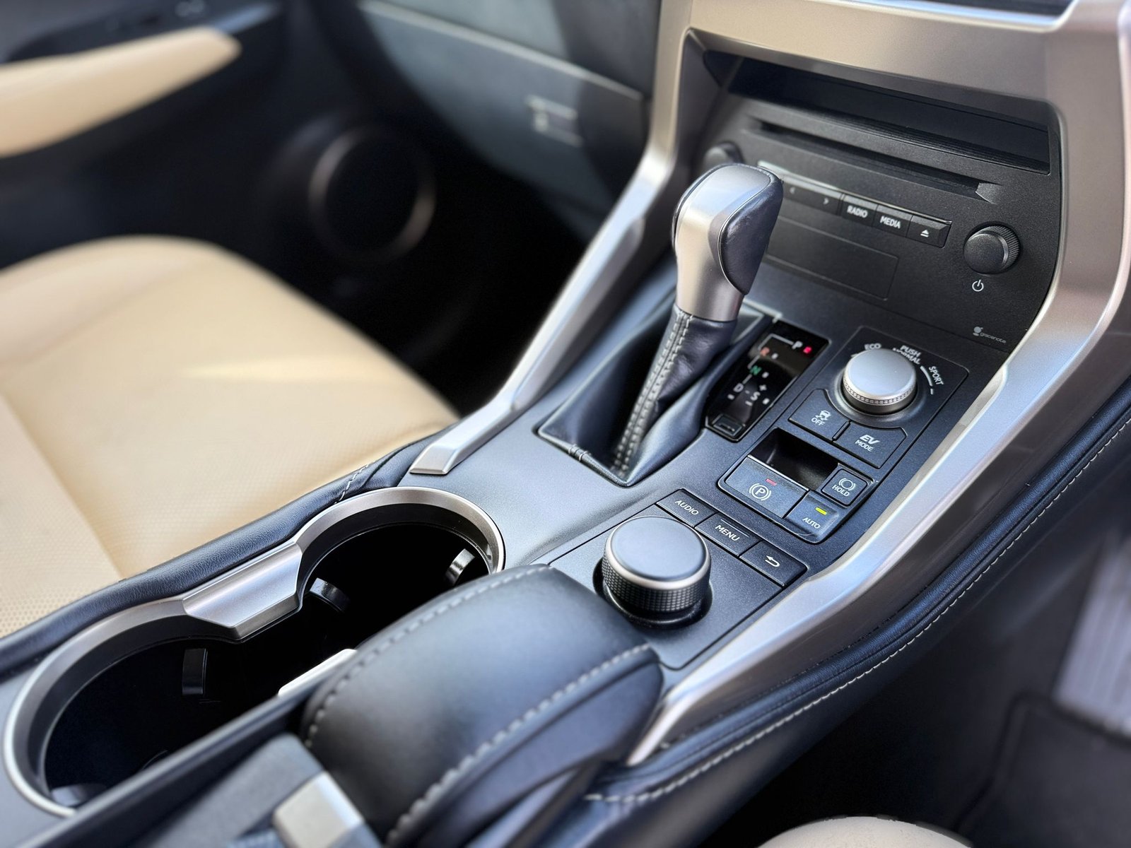 Lexus NX Luxury-2015