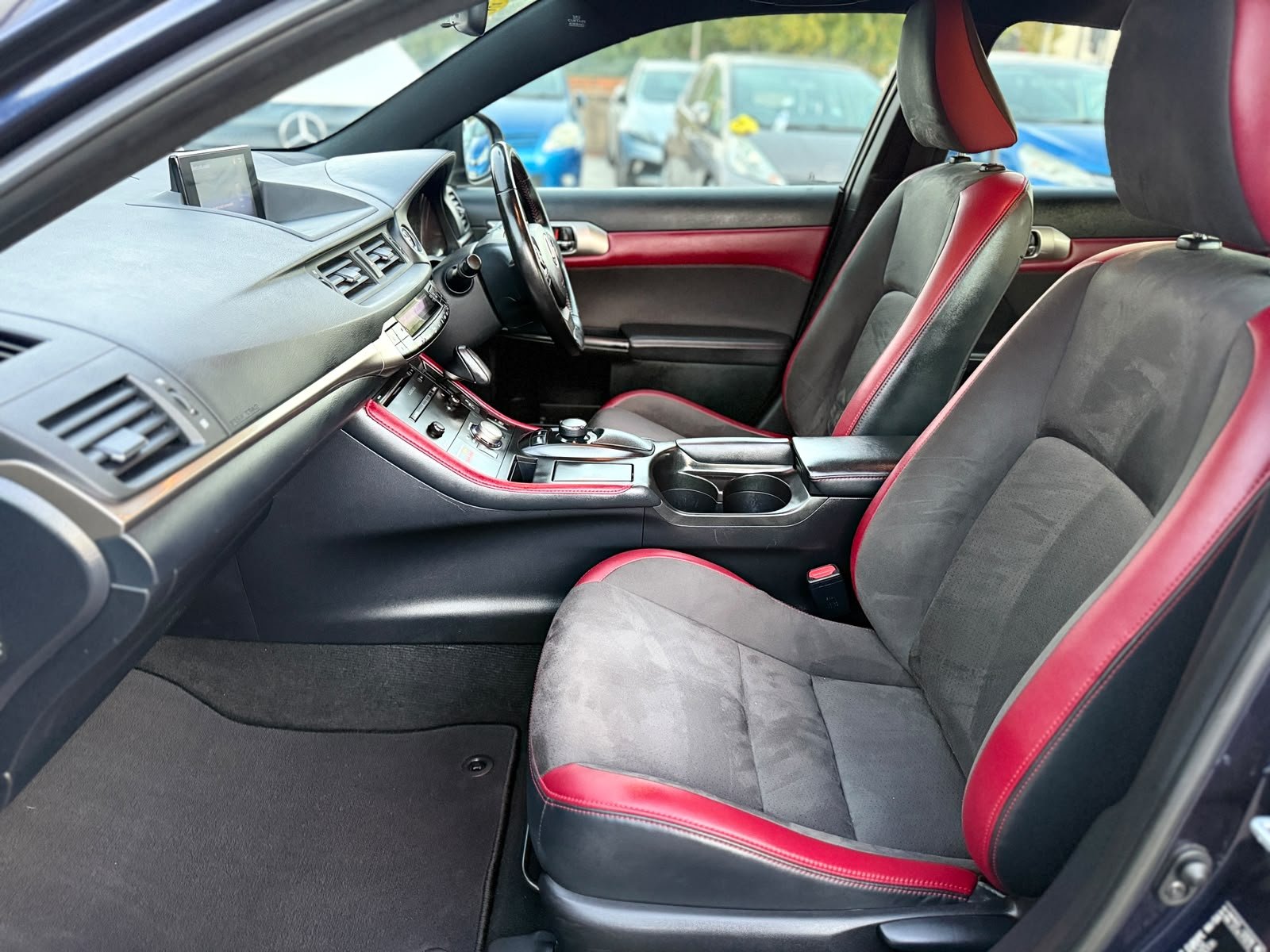 Lexus CT200H-2020