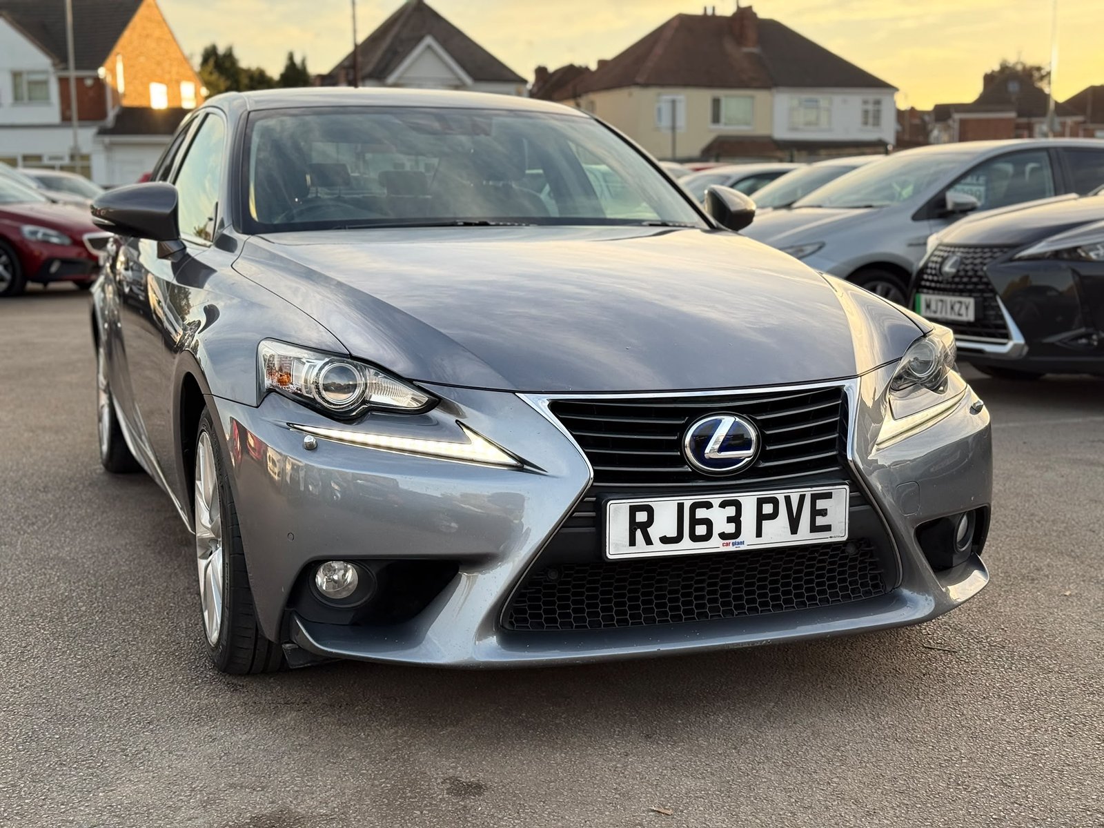 Lexus IS 300H Luxury-2013