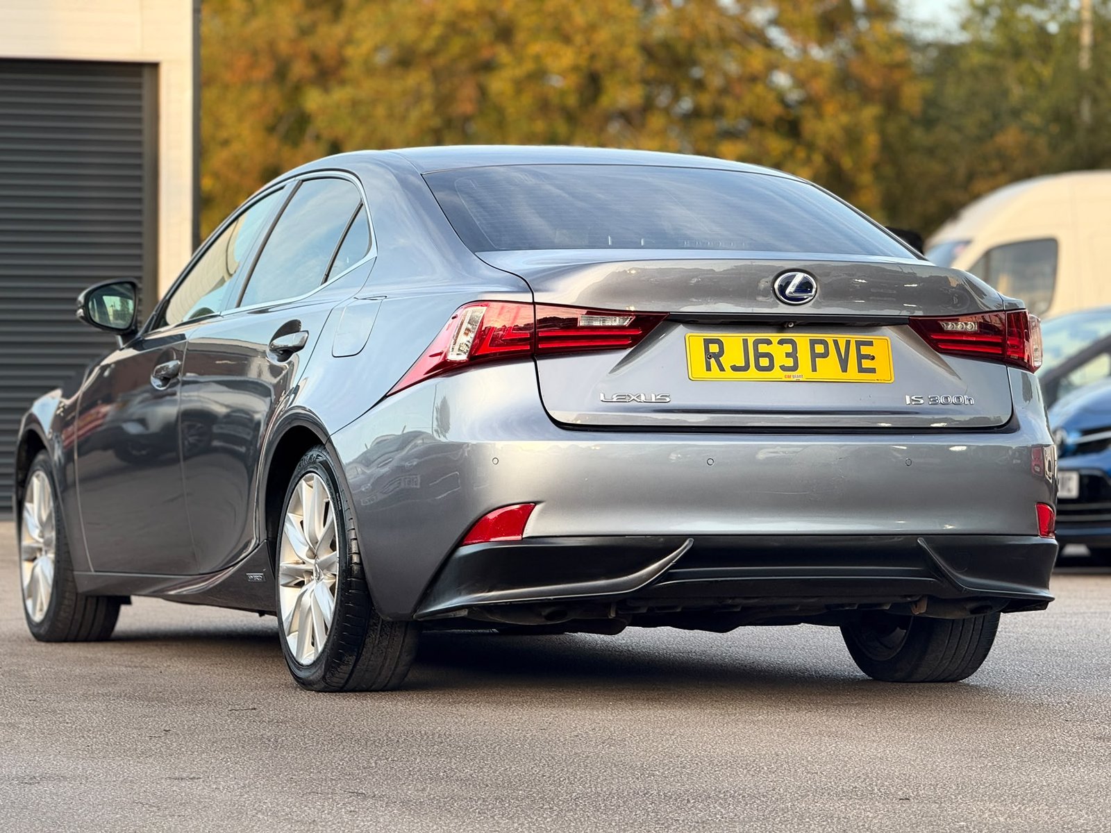 Lexus IS 300H Luxury-2013