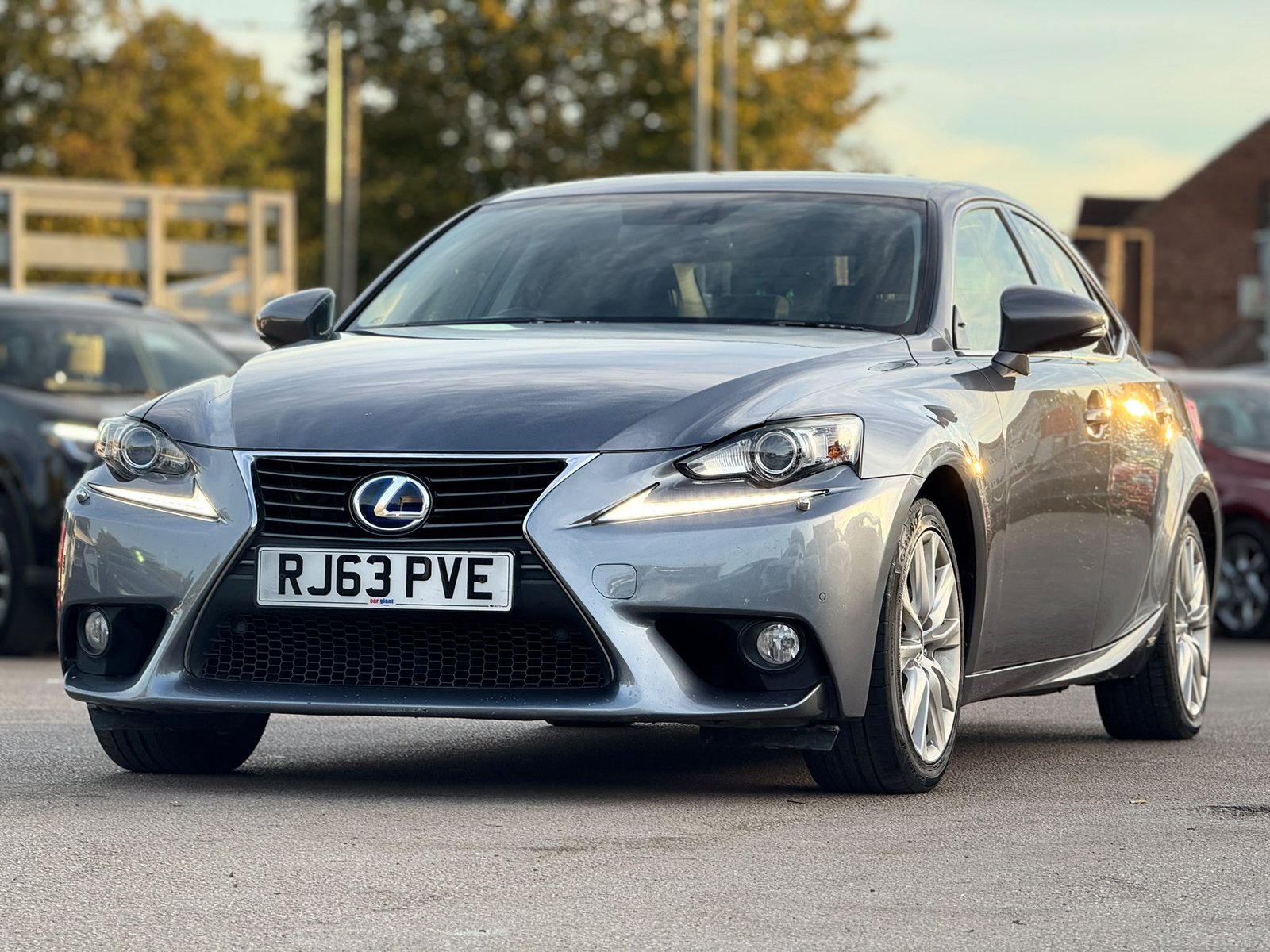 Lexus IS 300H Luxury-2013