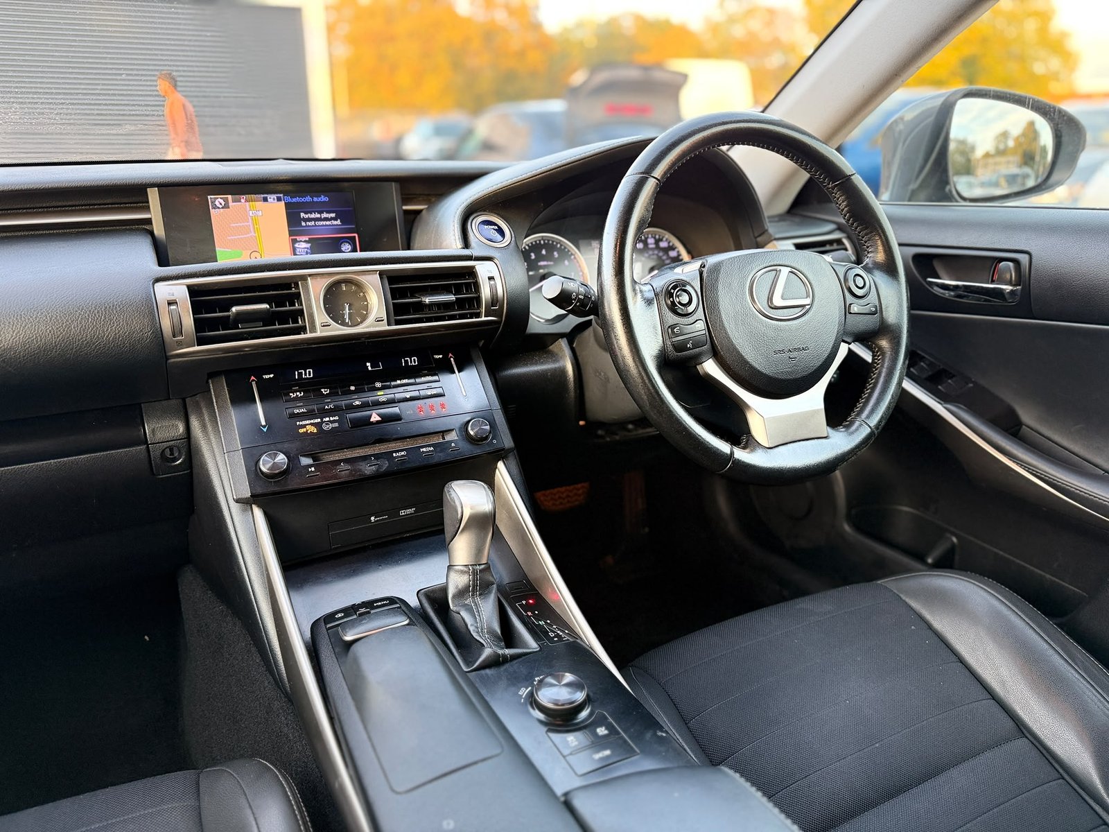 Lexus IS 300H Luxury-2013