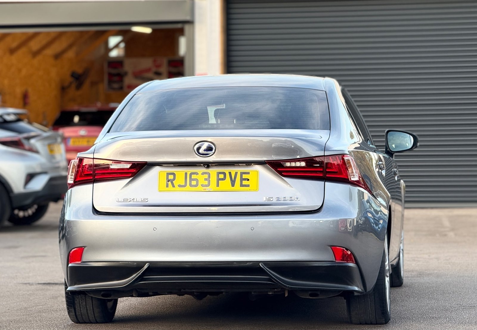 Lexus IS 300H Luxury-2013