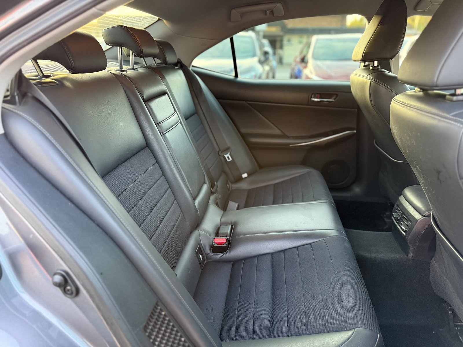 Lexus IS 300H Luxury-2013