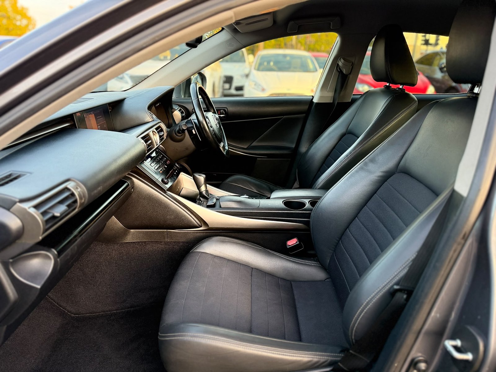 Lexus IS 300H Luxury-2013