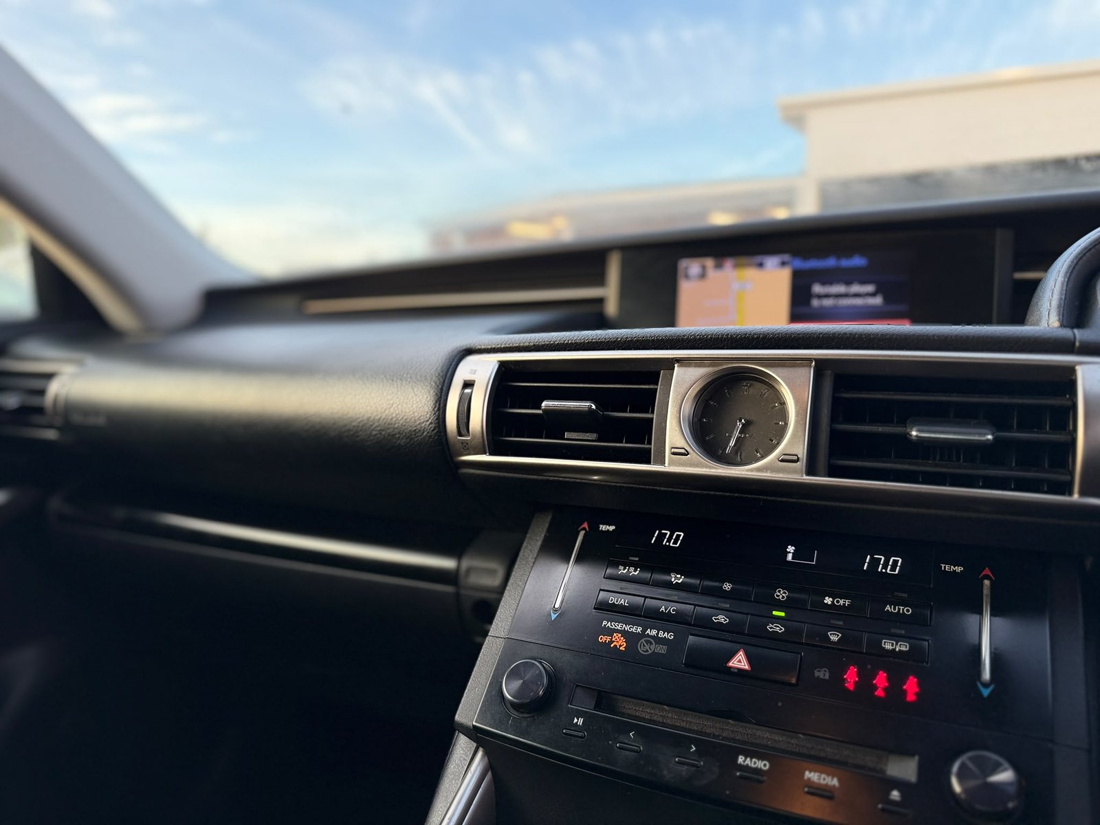 Lexus IS 300H Luxury-2013