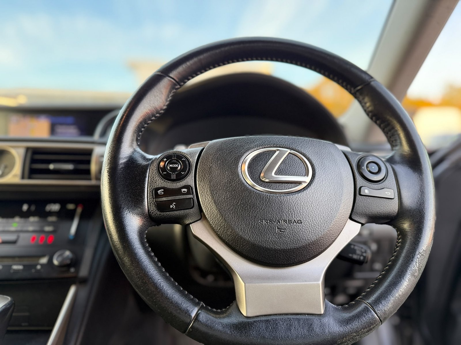 Lexus IS 300H Luxury-2013