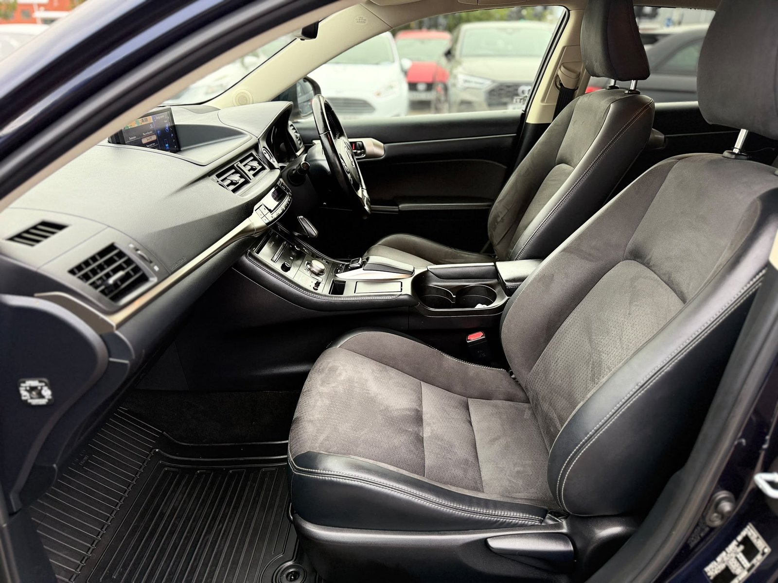 Lexus CT200H-2021
