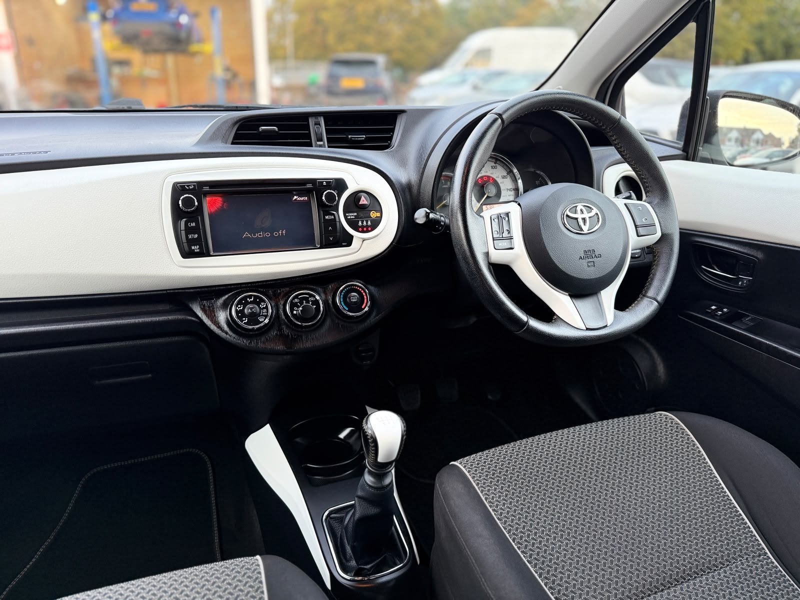 2013 Toyota Yaris Trend,