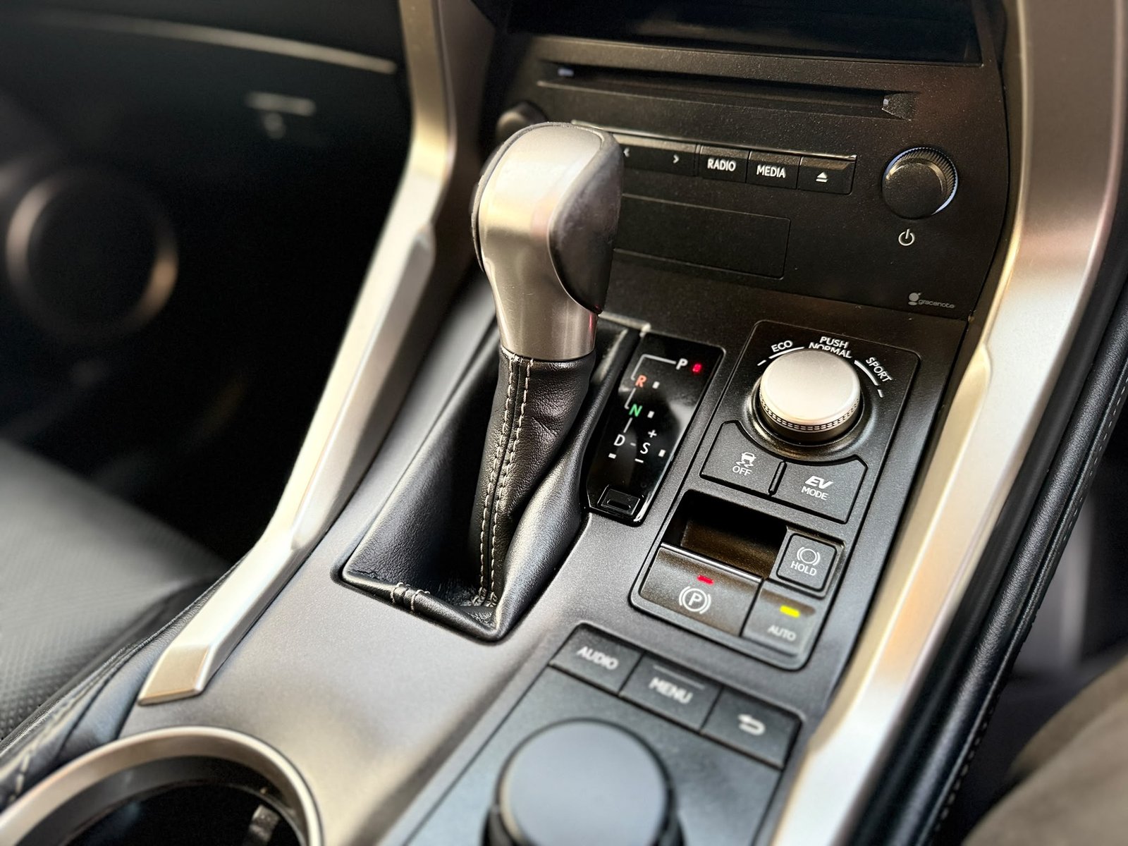 Lexus NX300H Luxury-2016