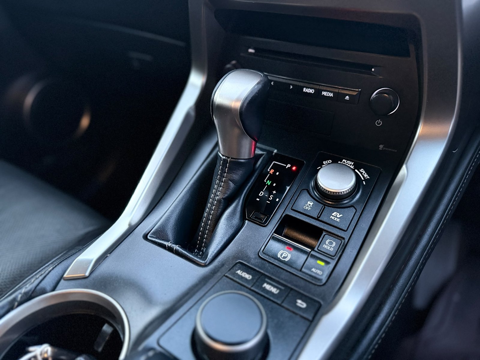 Lexus NX300H Luxury 2015