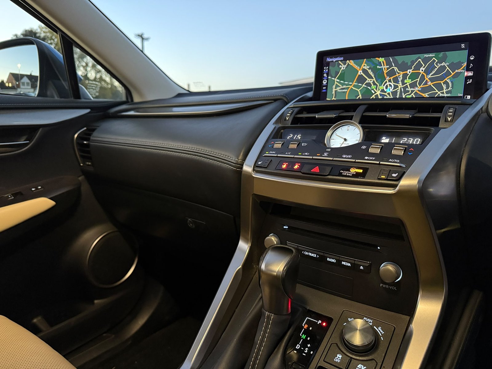 Lexus NX300H Luxury-2018