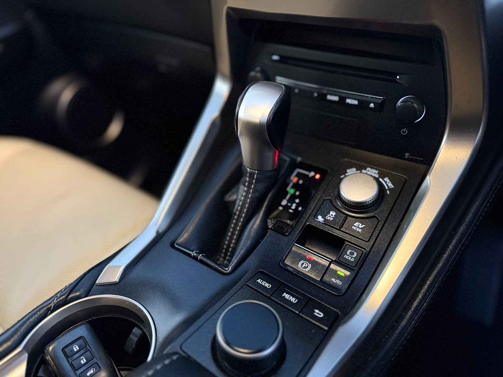 Lexus NX300H Luxury 2017