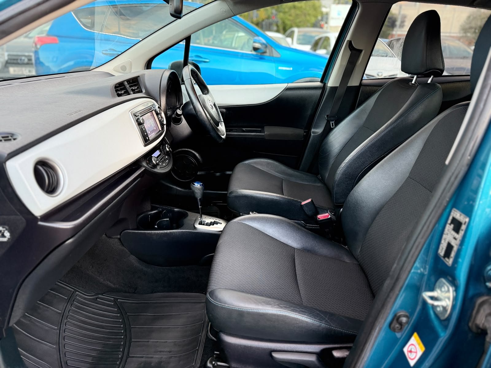 Toyota Yaris T Spirit-2012