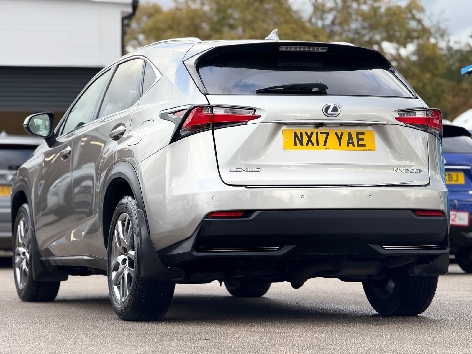 Lexus NX300H Luxury-2017