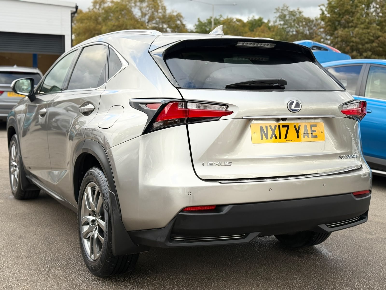 Lexus NX300H Luxury-2017