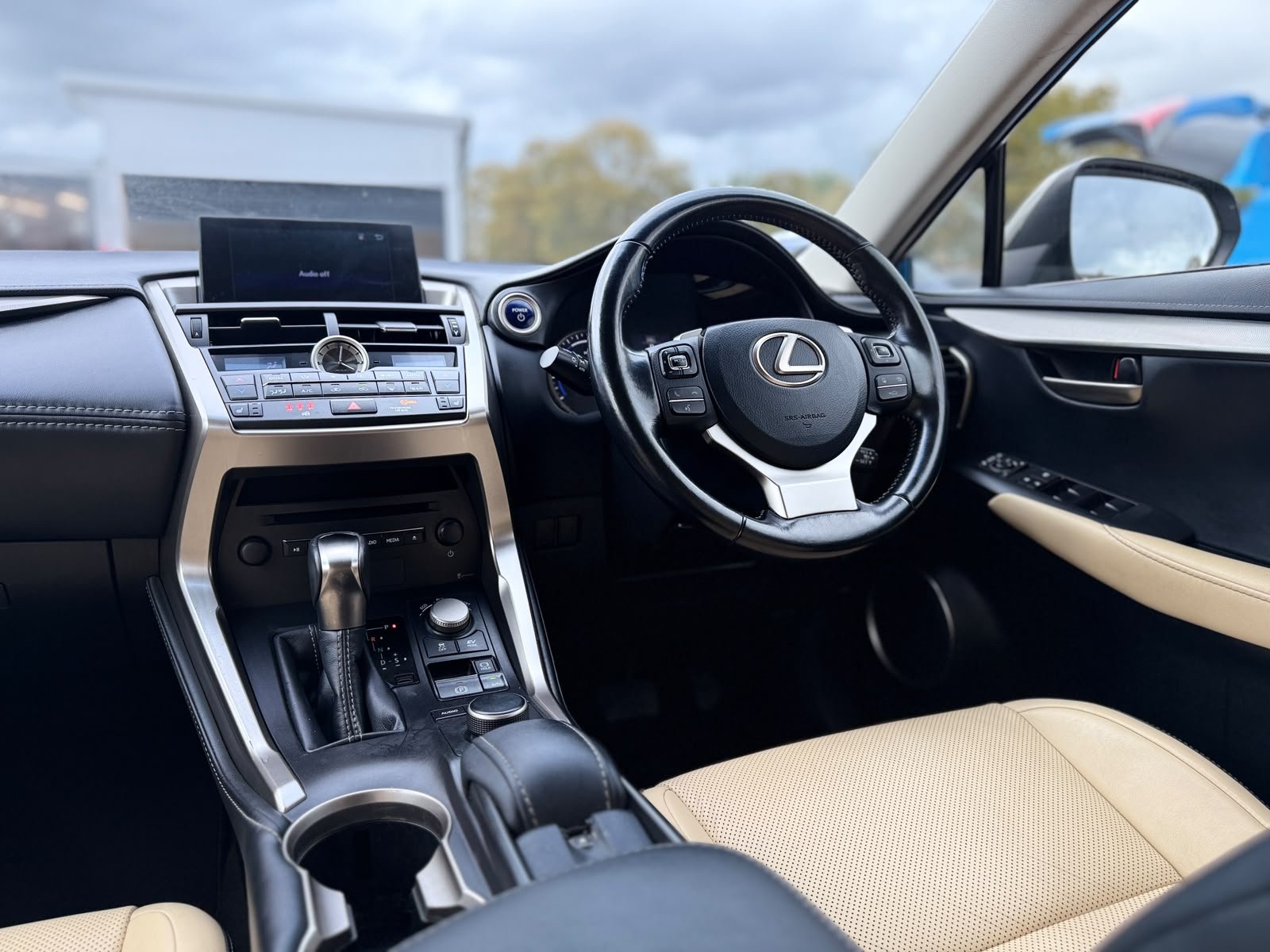 Lexus NX300H Luxury-2017