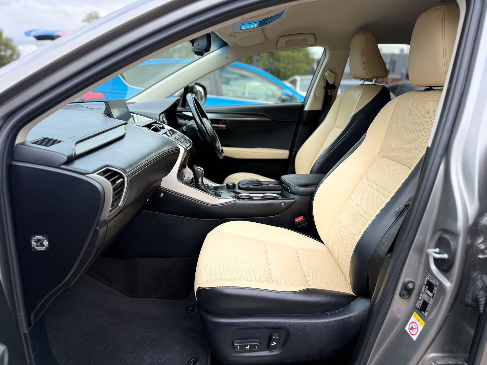 Lexus NX300H Luxury-2017