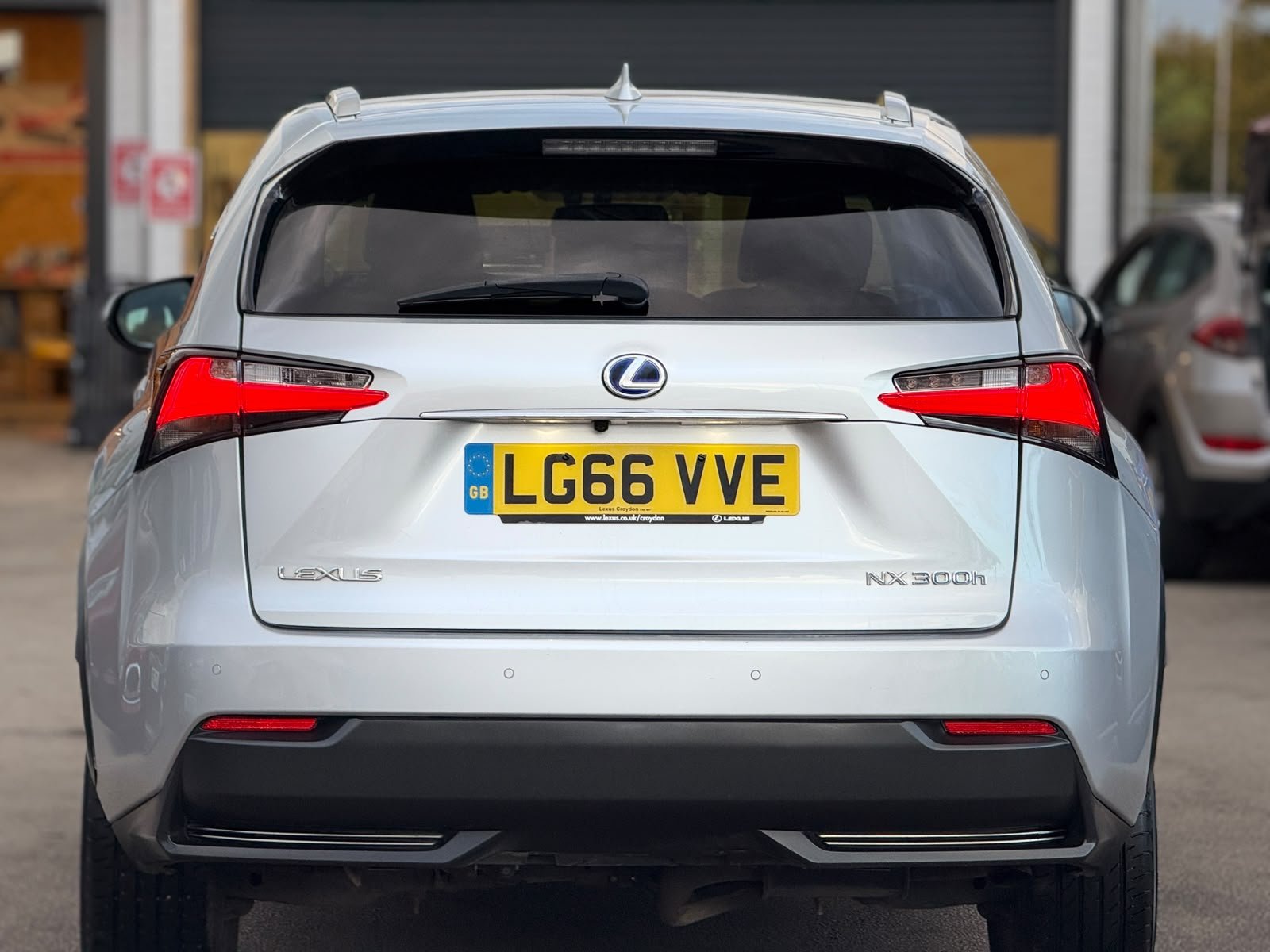 Lexus NX300H Luxury-2016