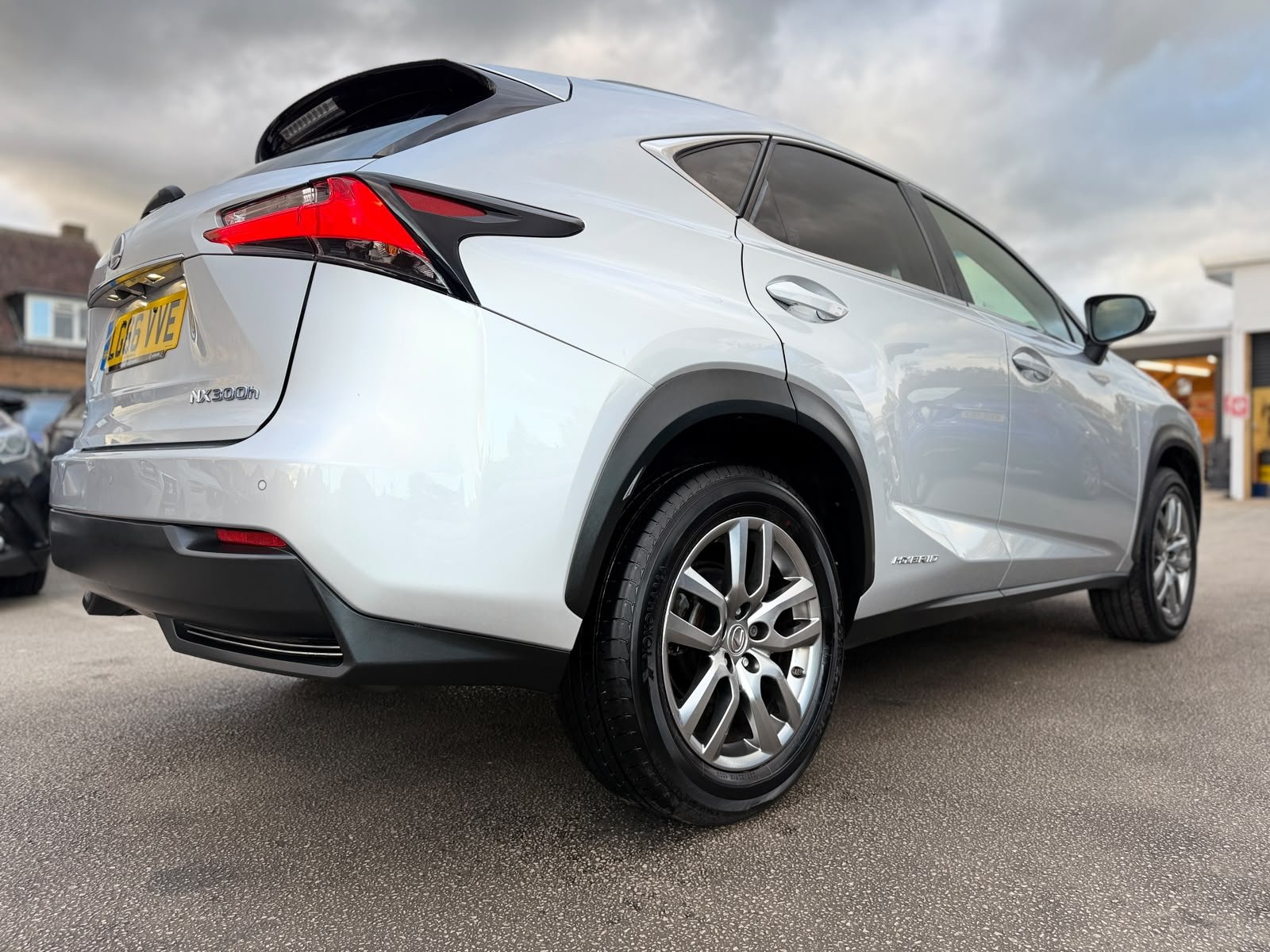 Lexus NX300H Luxury-2016