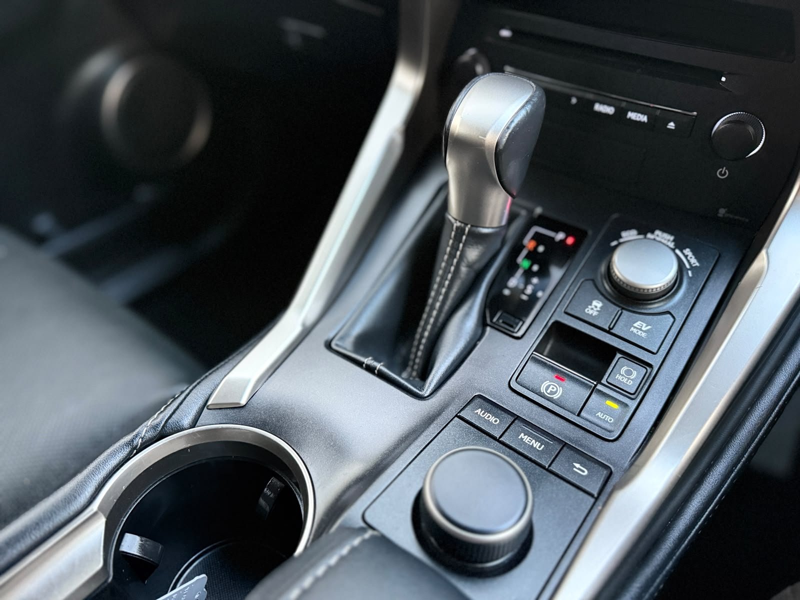 Lexus NX300H Luxury 2016