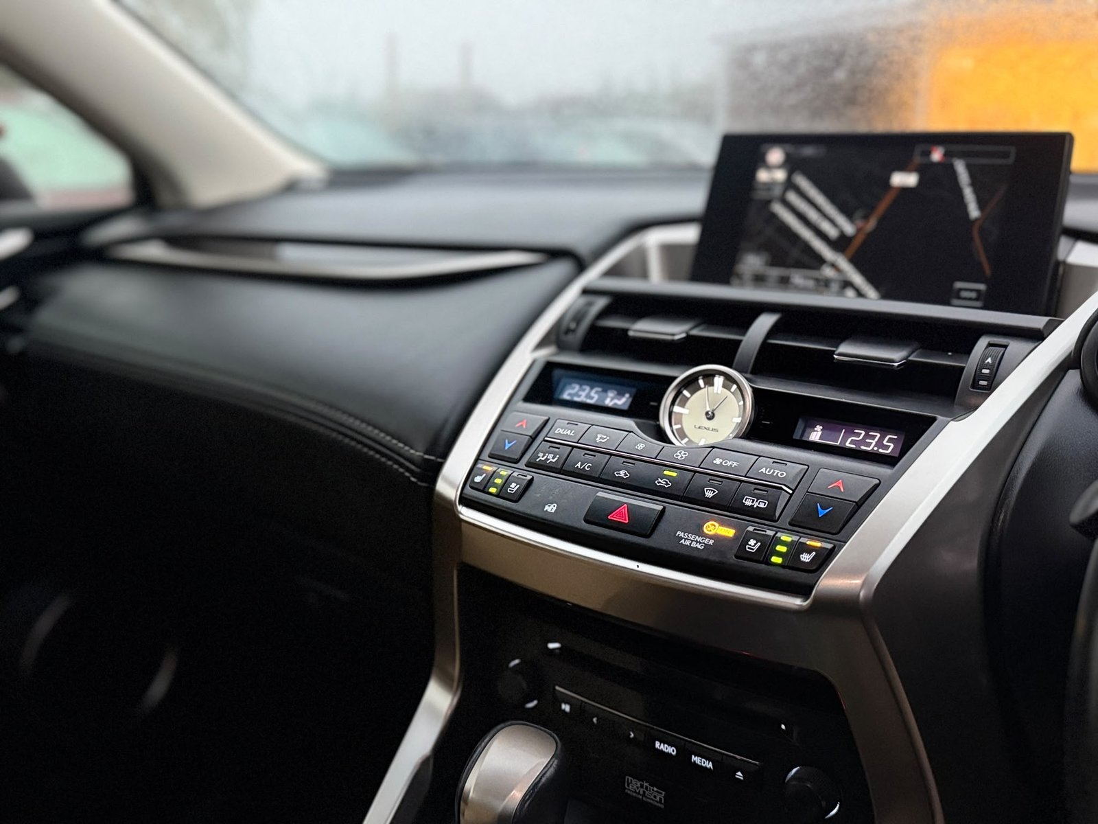 Lexus NX300H Premier-2016