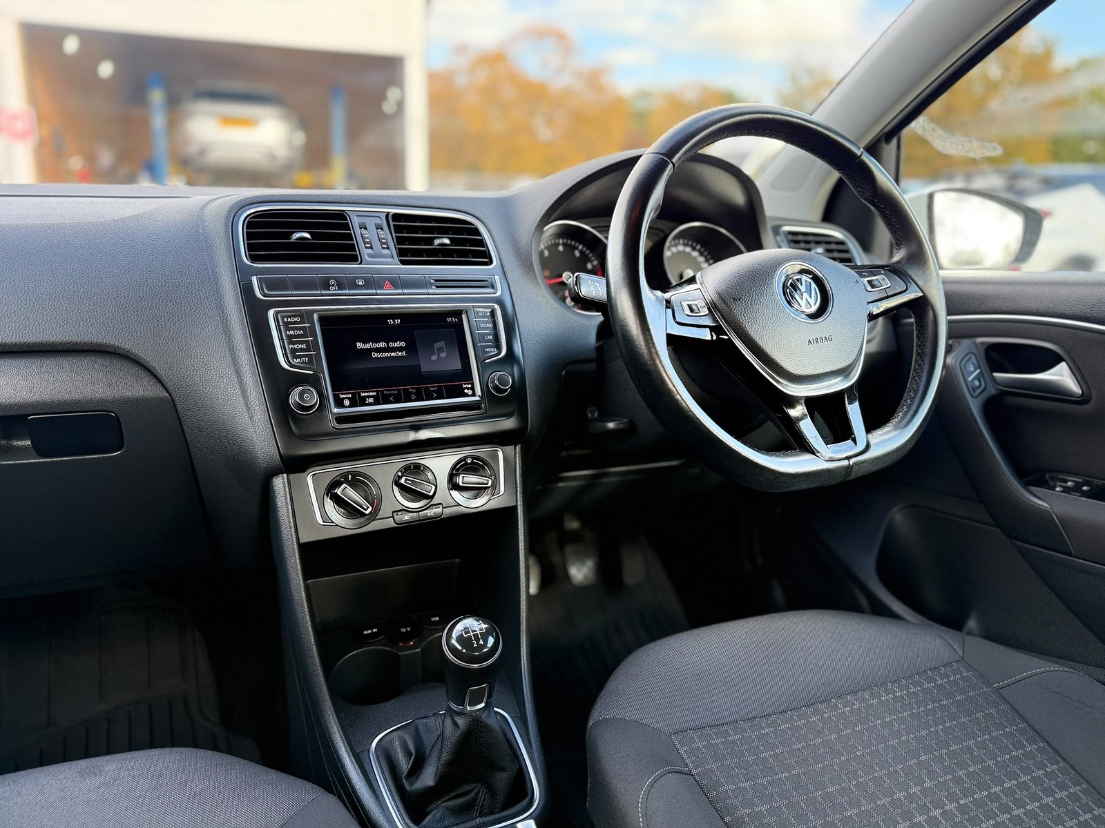 Volkswagen Polo SE-2015