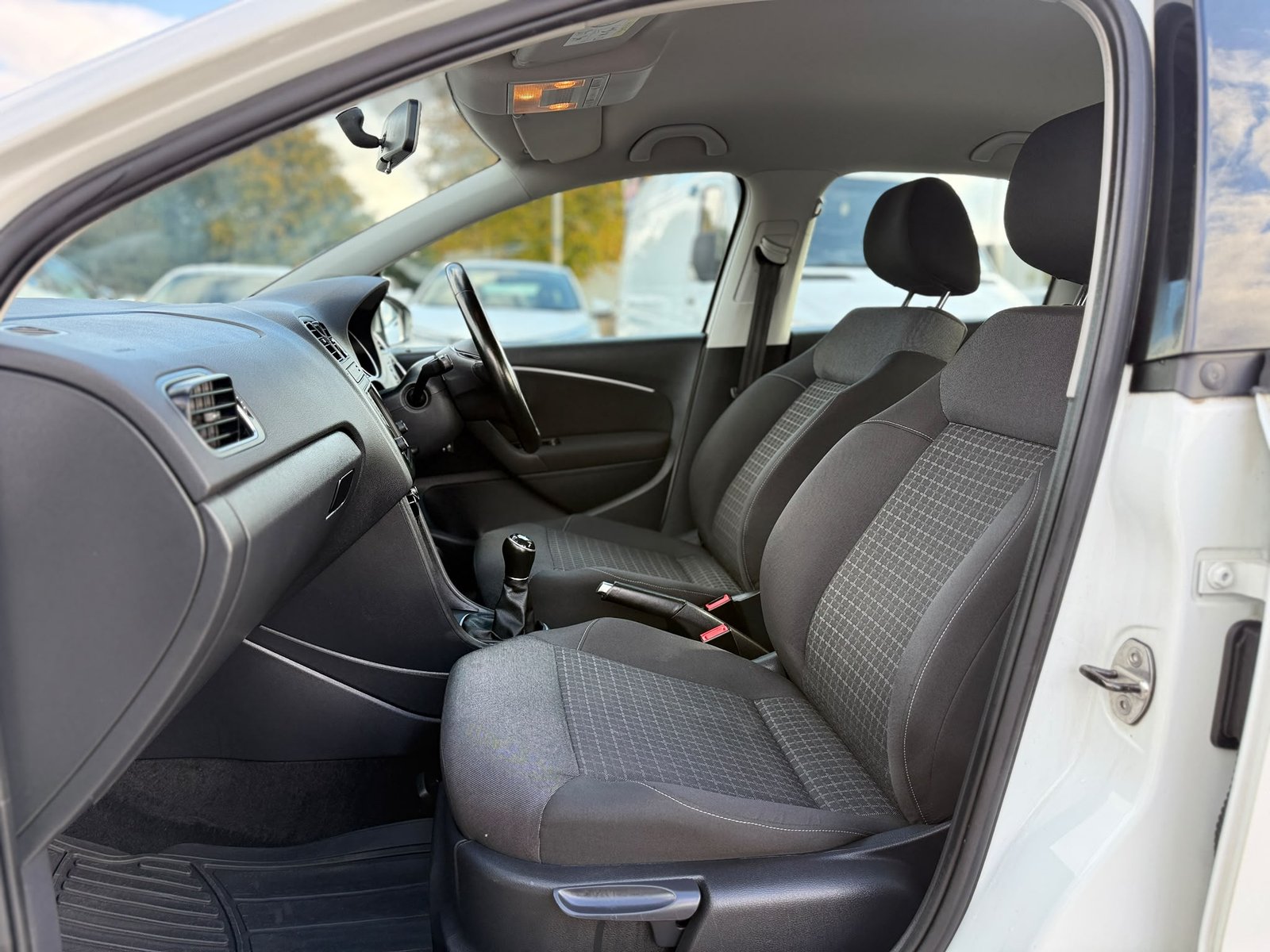 Volkswagen Polo SE-2015